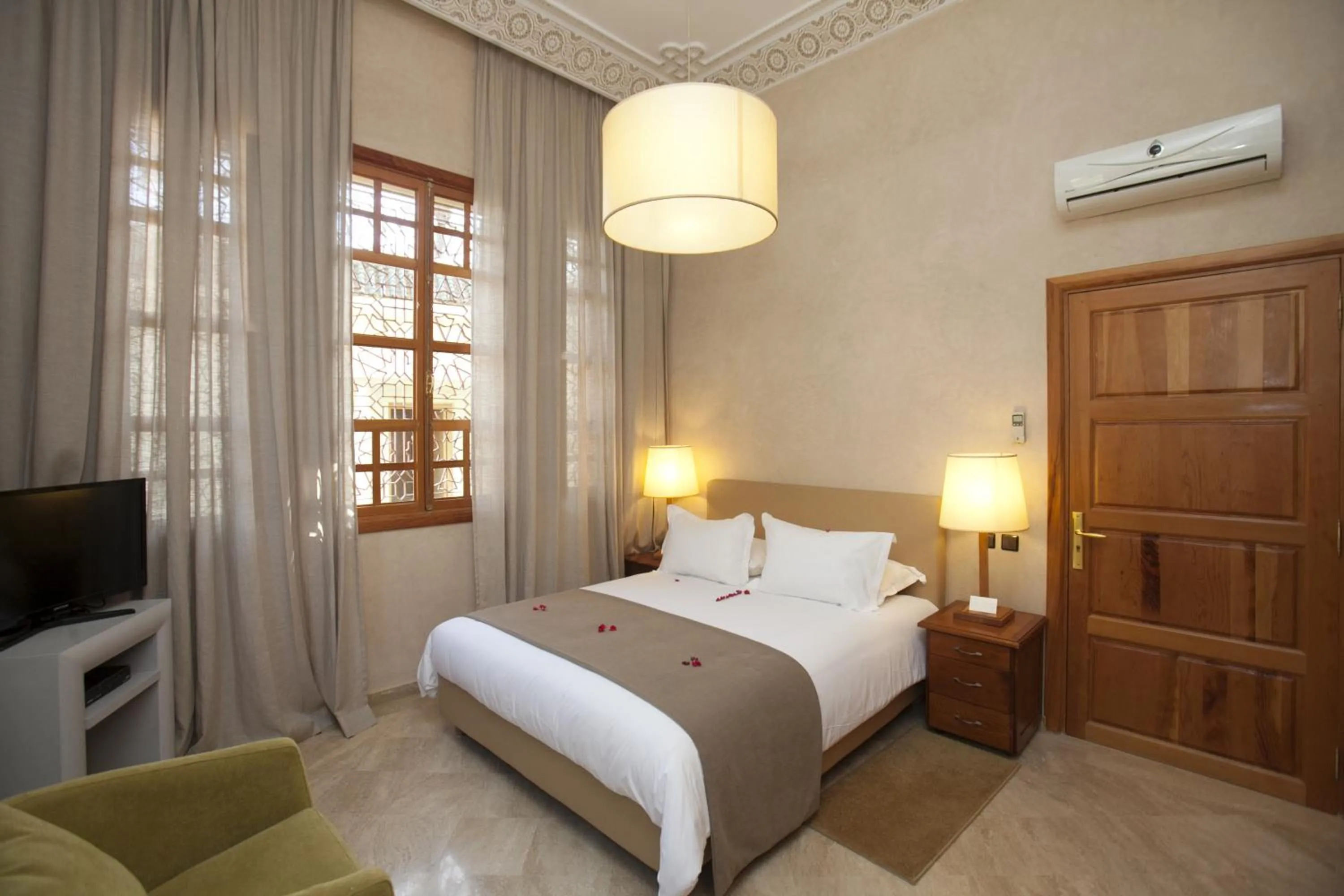 Day, Bed in Domaine Rosaroum