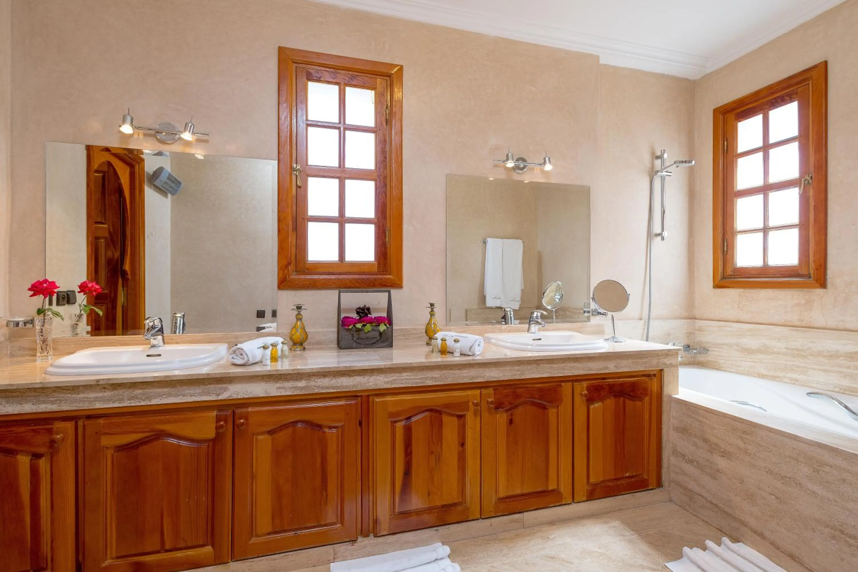 Shower in Domaine Rosaroum