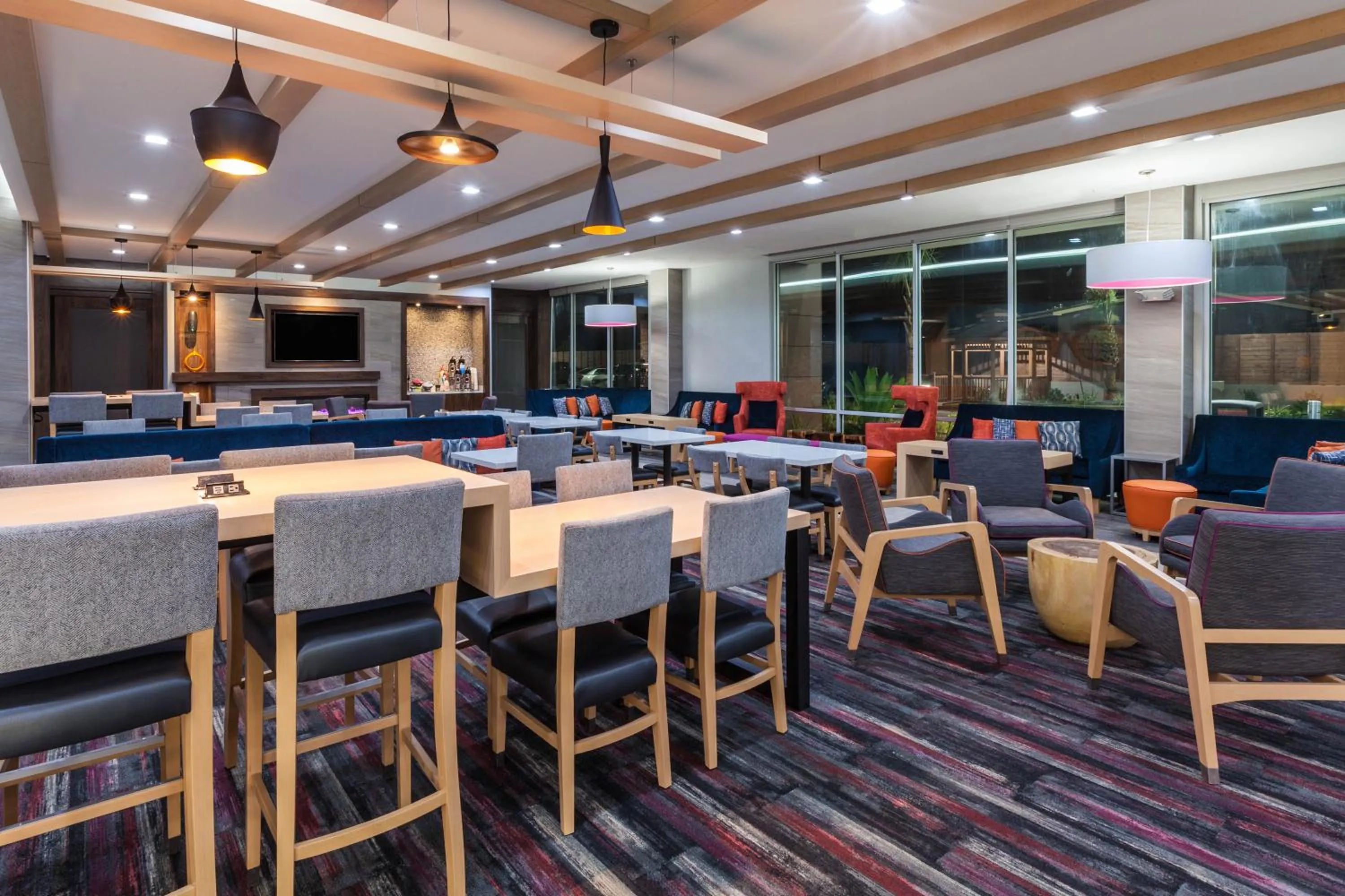 Lobby or reception in La Quinta by Wyndham Houston East at Sheldon Rd