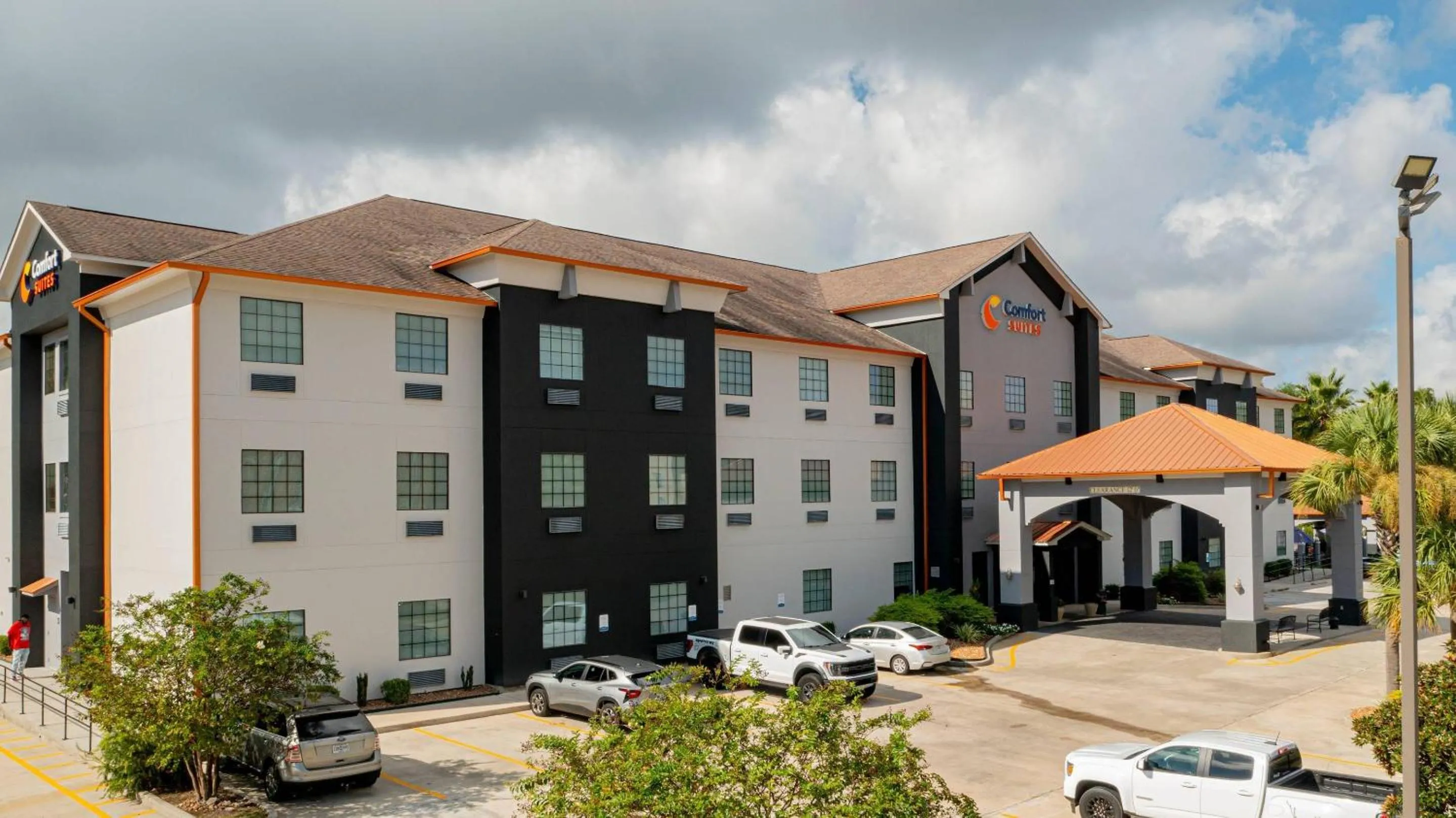 Property building in Comfort Suites Oil Center