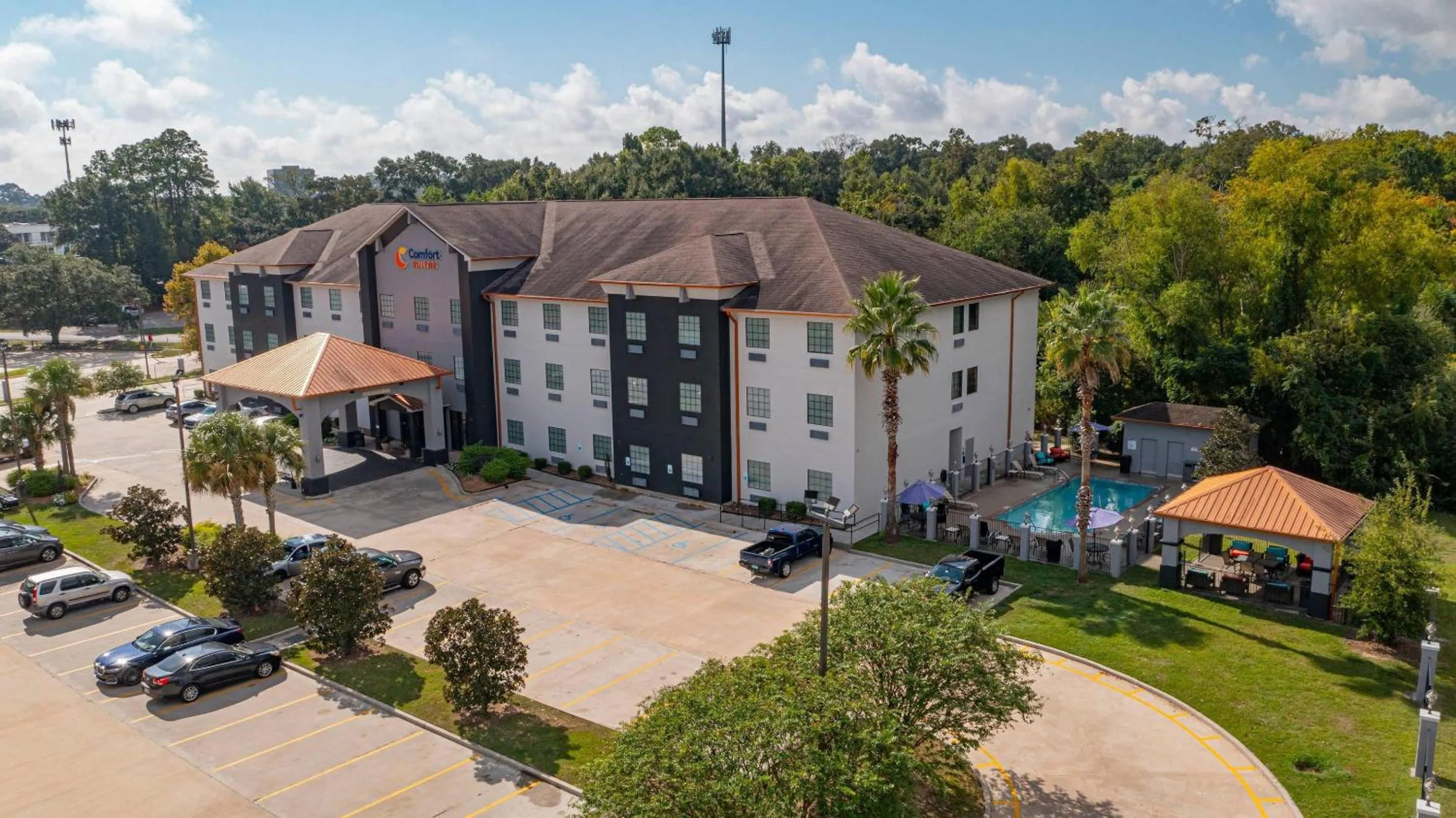 Property building in Comfort Suites Oil Center