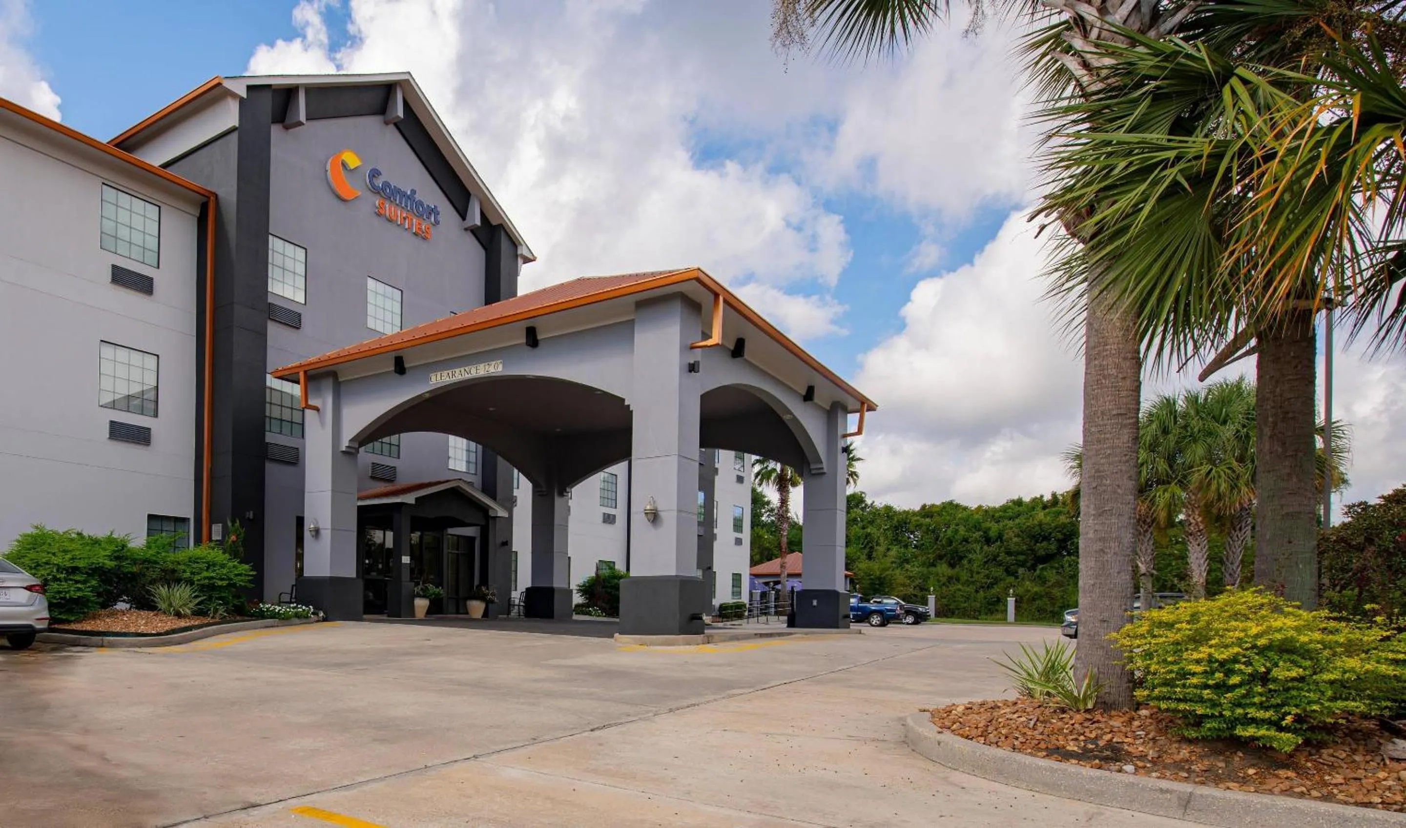 Property building in Comfort Suites Oil Center