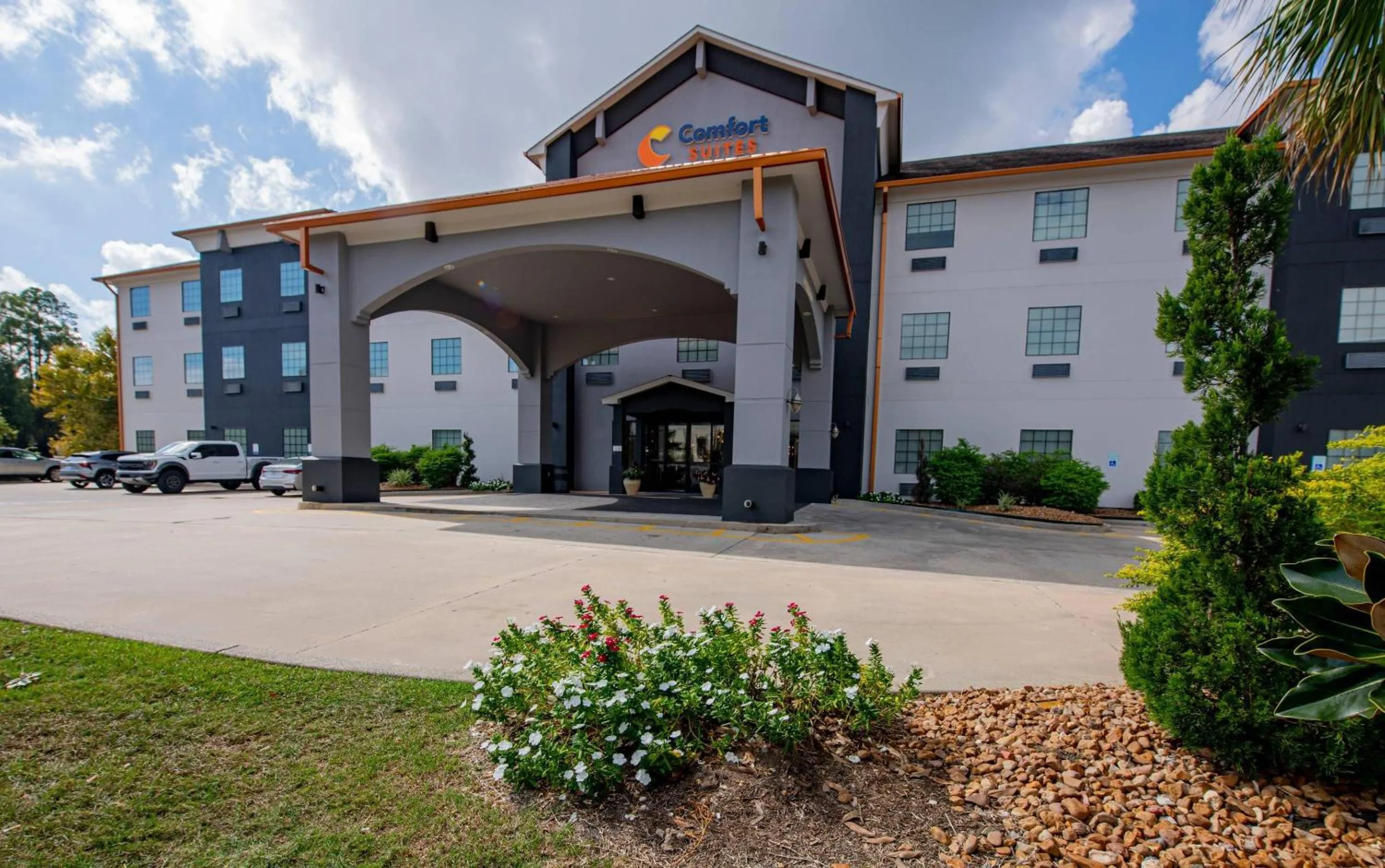 Property building in Comfort Suites Oil Center