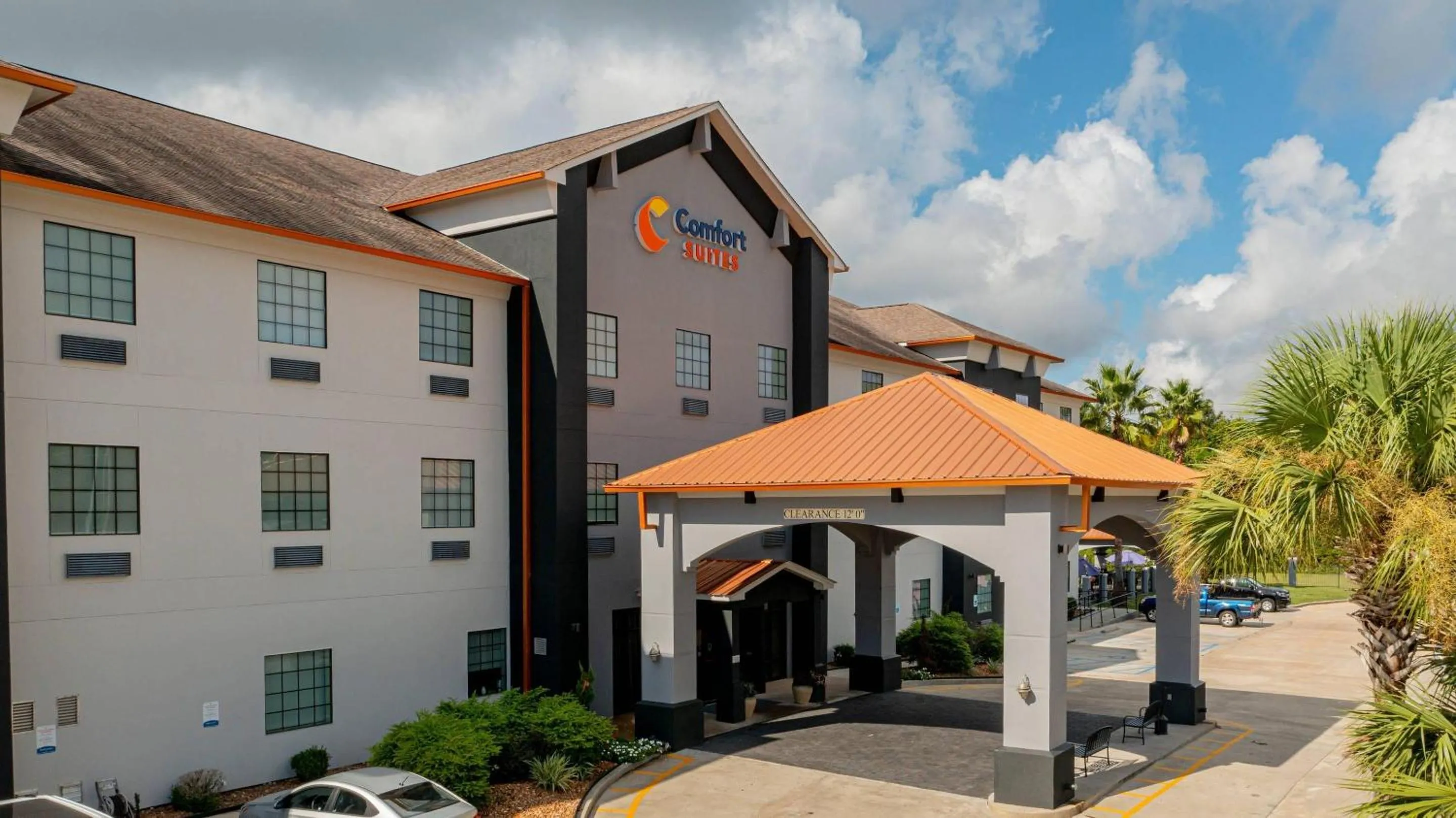 Property building in Comfort Suites Oil Center