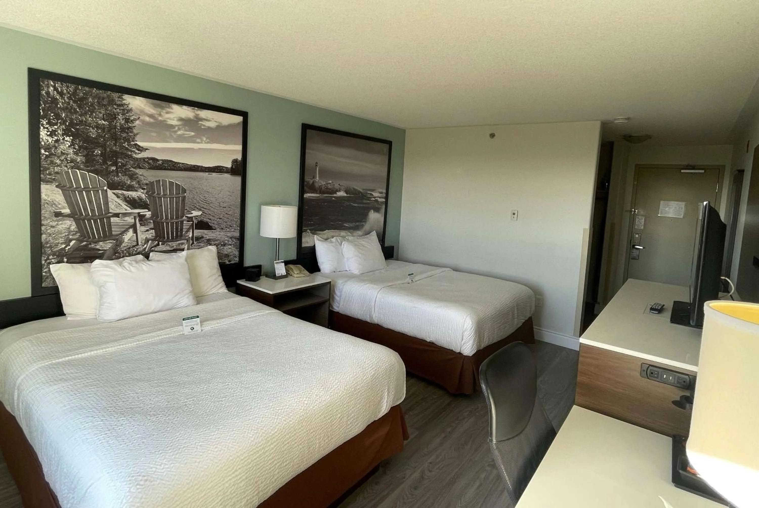 Photo of the whole room, Bed in Super 8 by Wyndham Peterborough