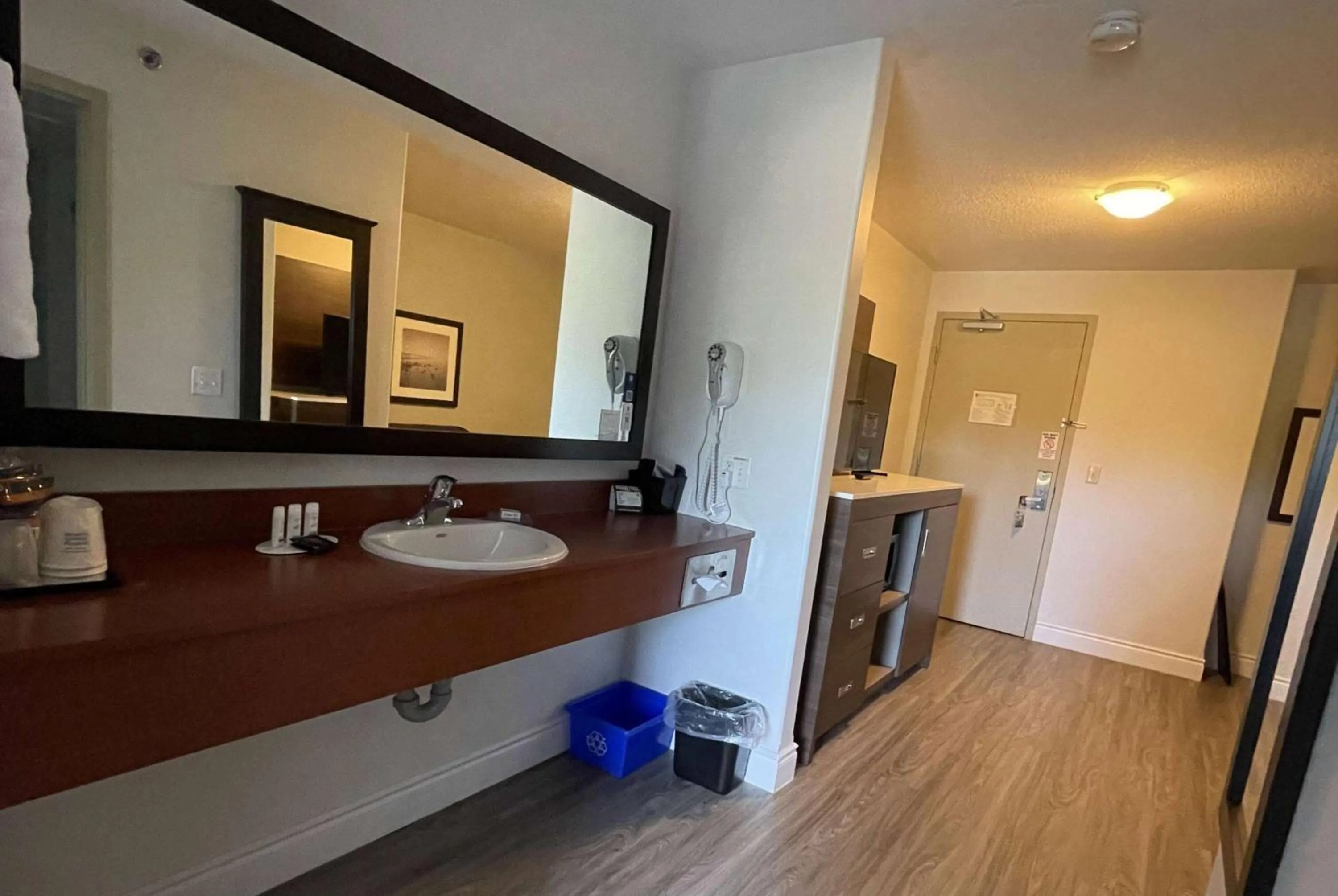 Bathroom in Super 8 by Wyndham Peterborough