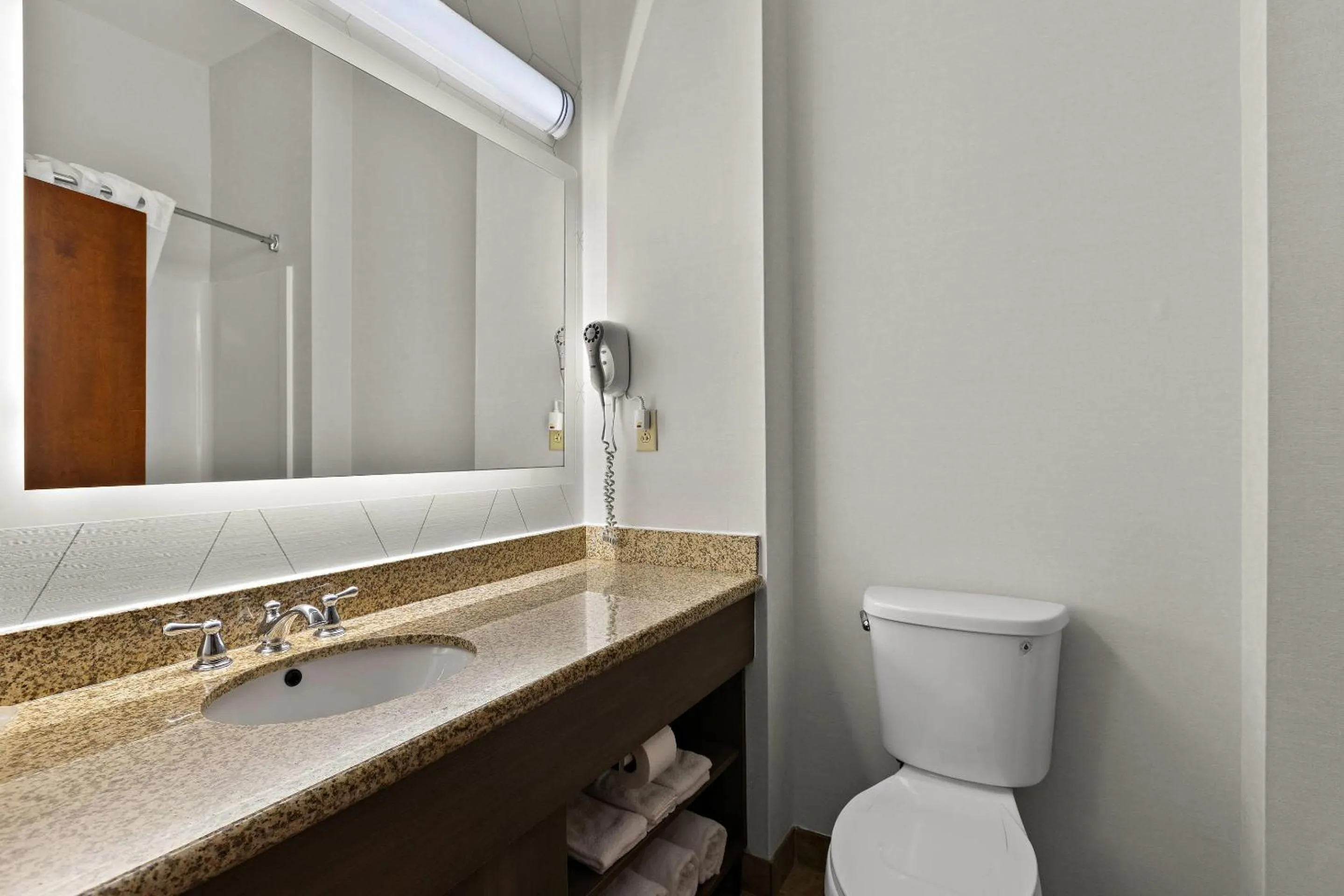 Bedroom in Comfort Inn Powell - Knoxville North