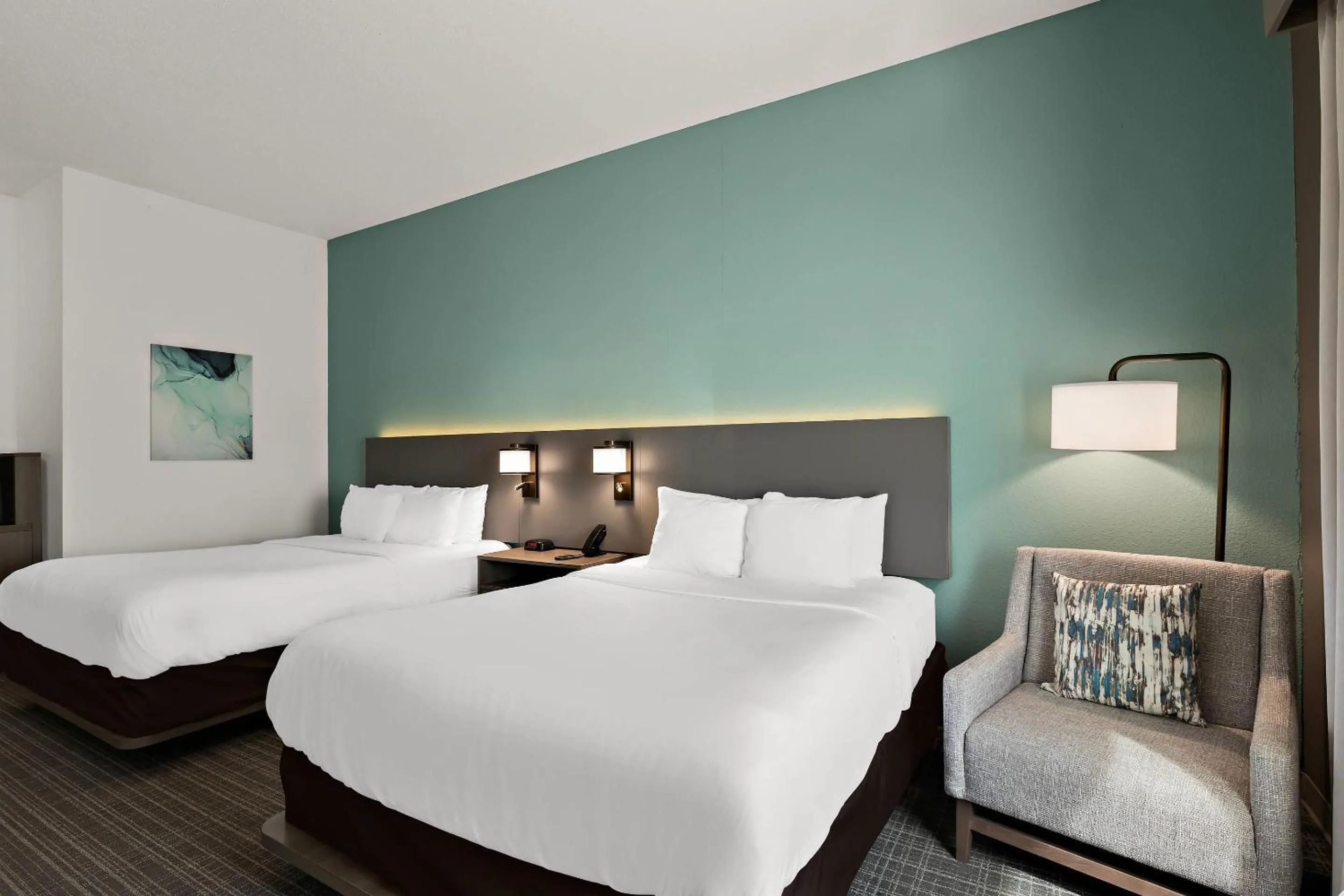 Bedroom, Bed in Comfort Inn Powell - Knoxville North