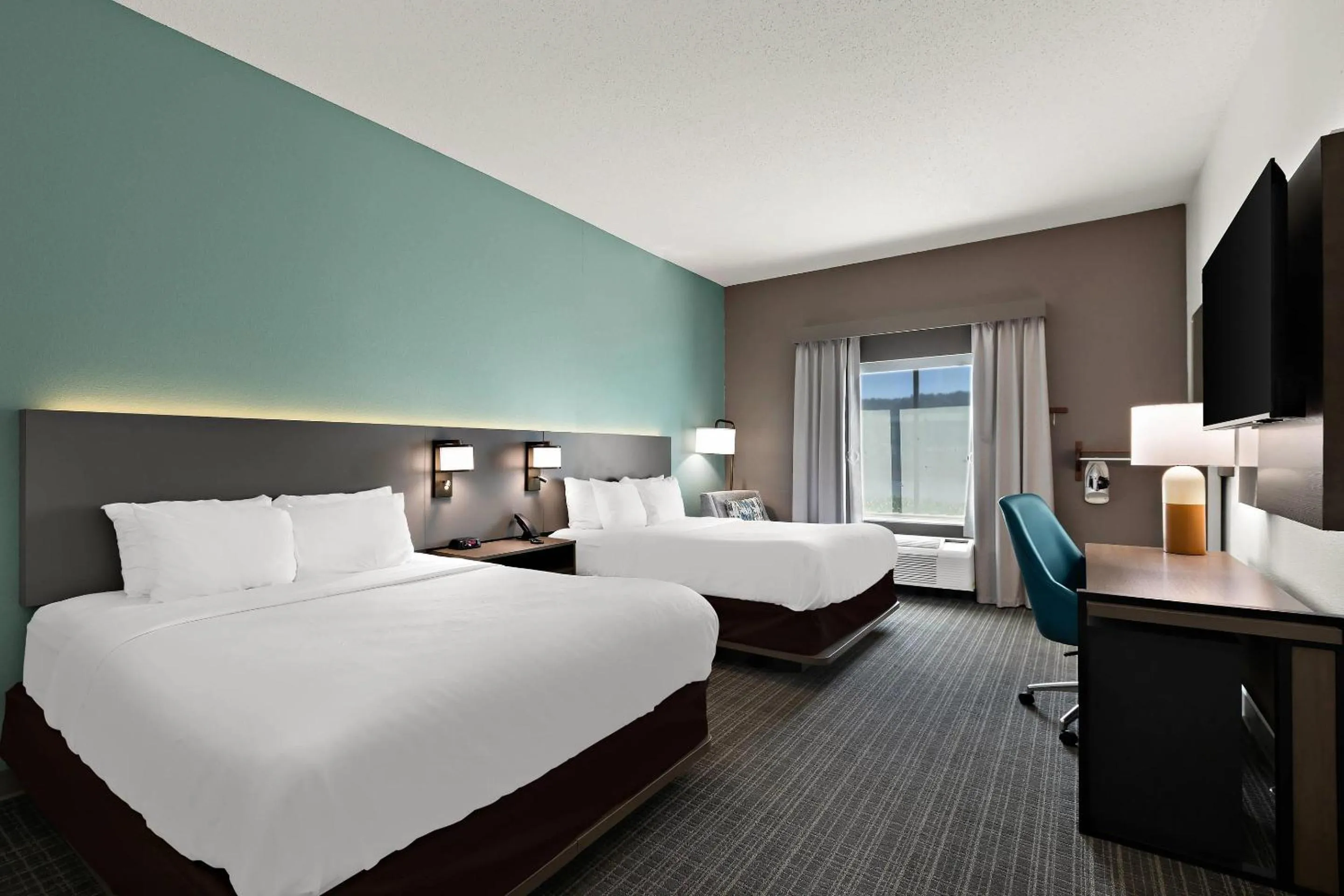 Bedroom, Bed in Comfort Inn Powell - Knoxville North