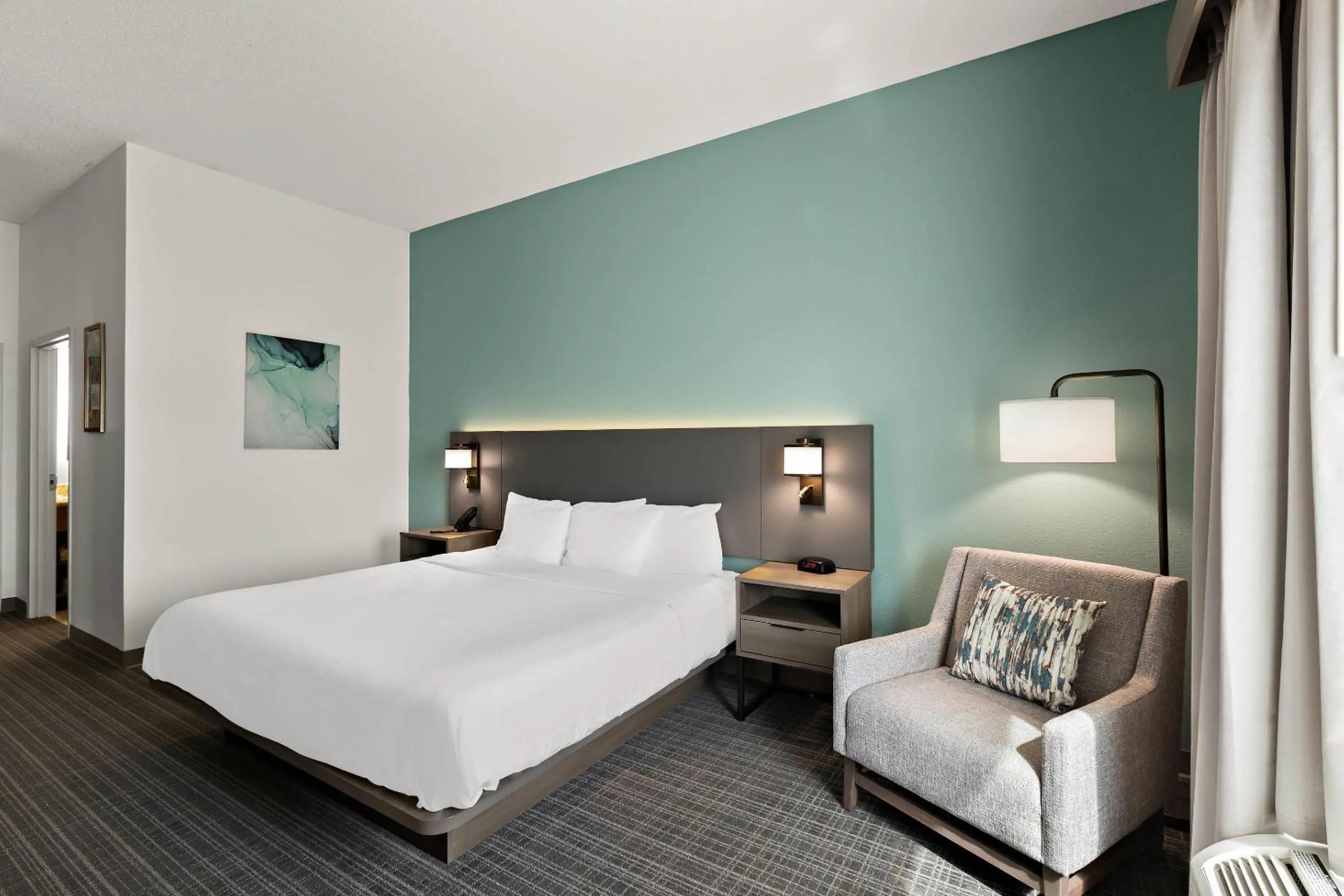 Bedroom, Bed in Comfort Inn Powell - Knoxville North