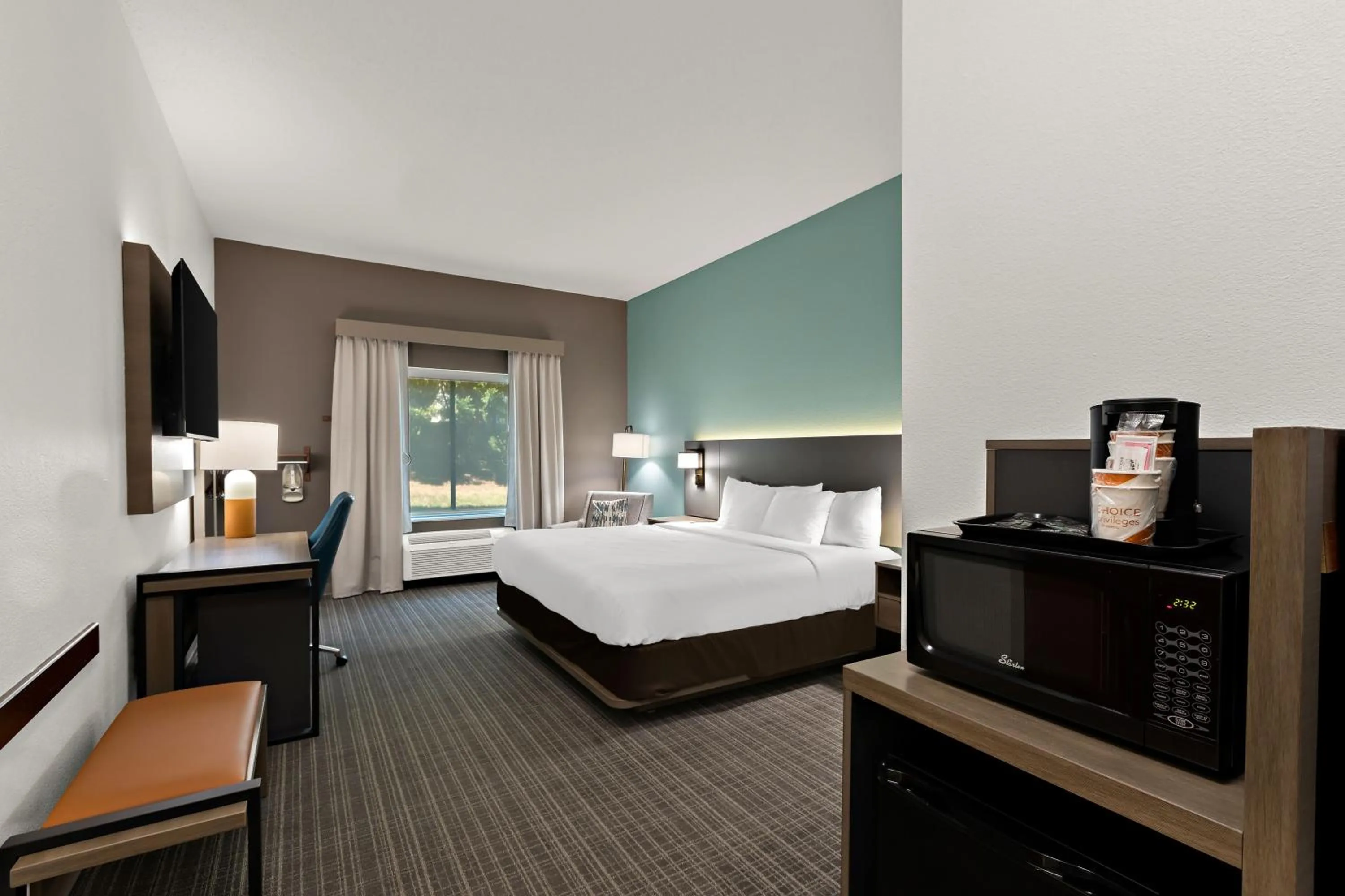 Photo of the whole room, Bed in Comfort Inn Powell - Knoxville North