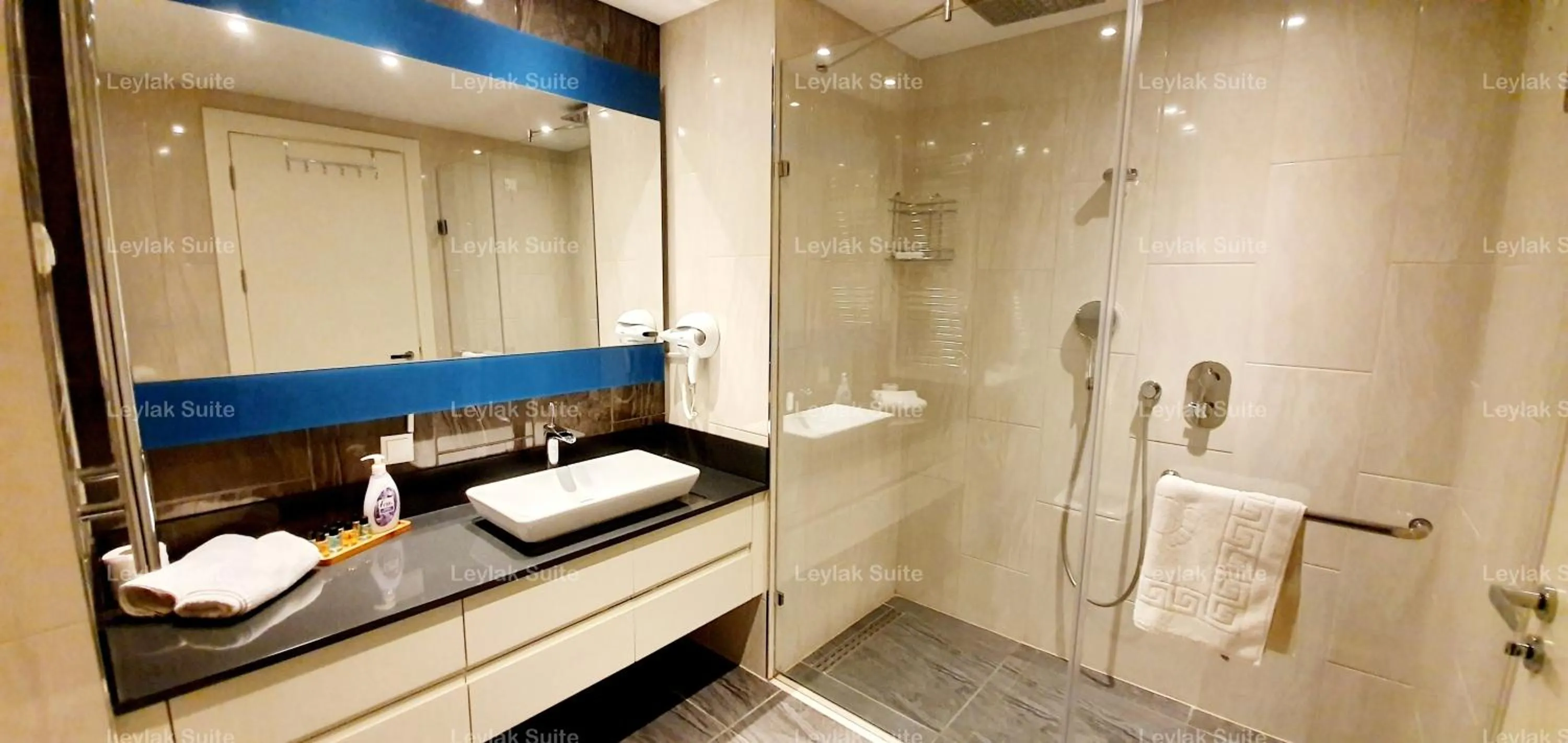 Shower in Taksim leylak suite