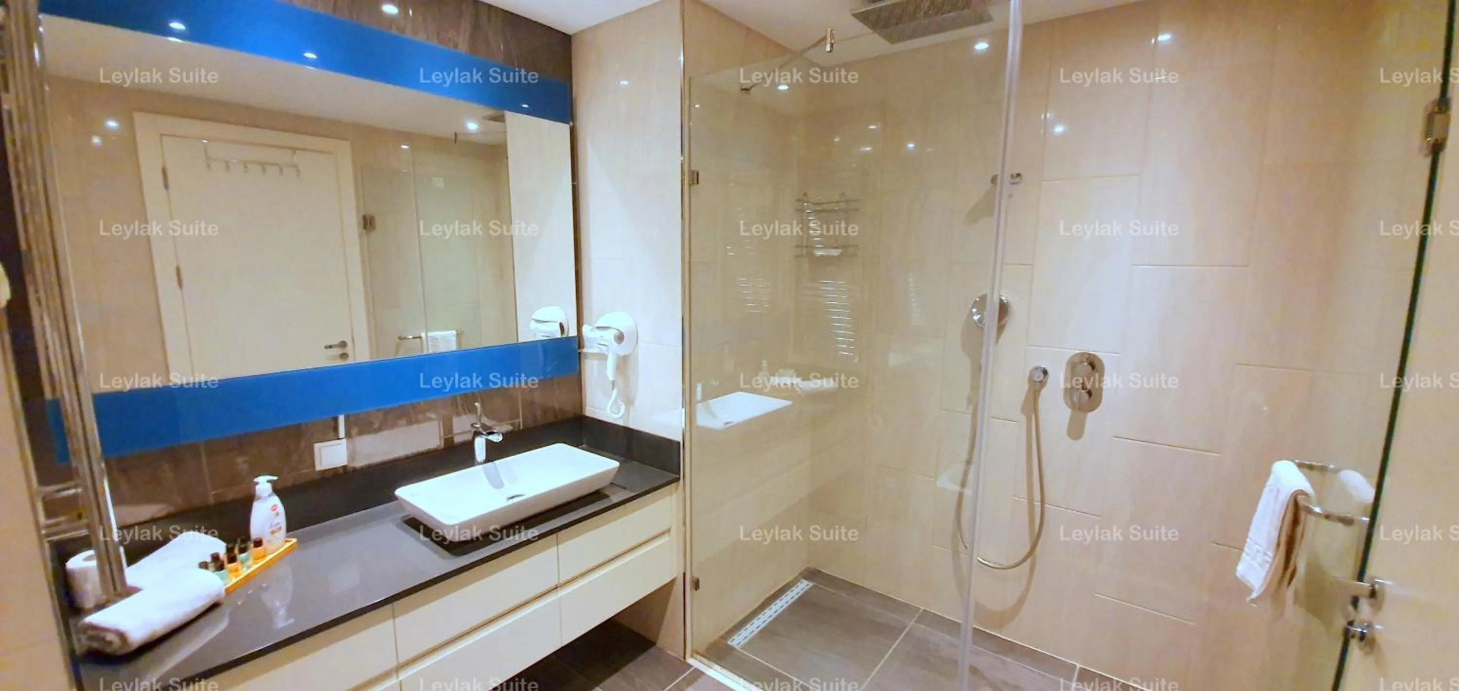 Shower in Taksim leylak suite