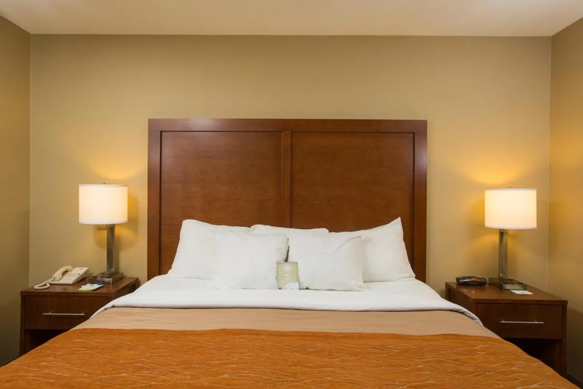 Bed in Comfort Inn & Suites Spokane Valley Central