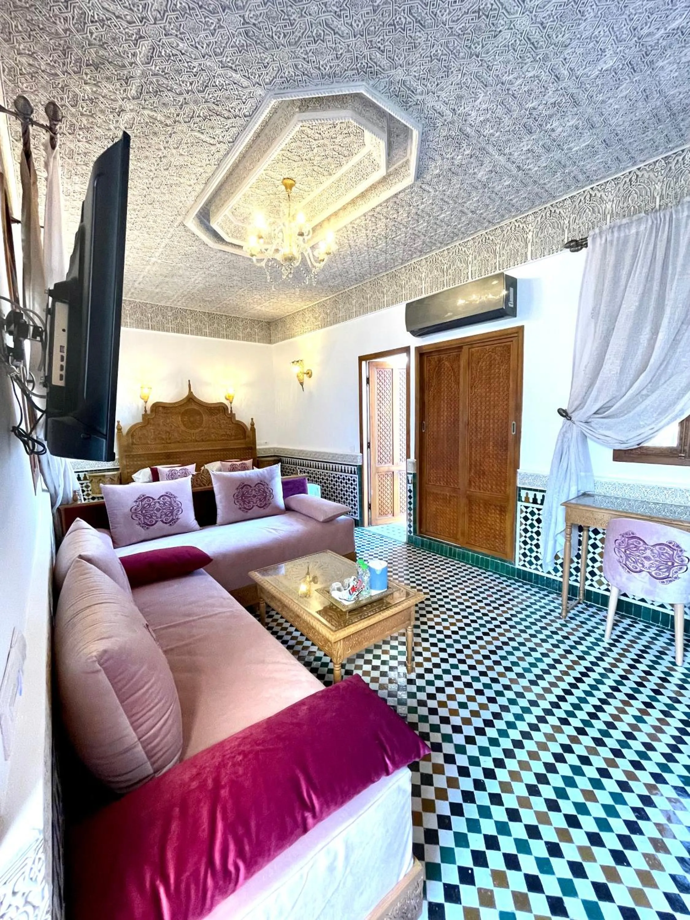 Photo of the whole room, Bed in Le Grand Alcazar - Riad