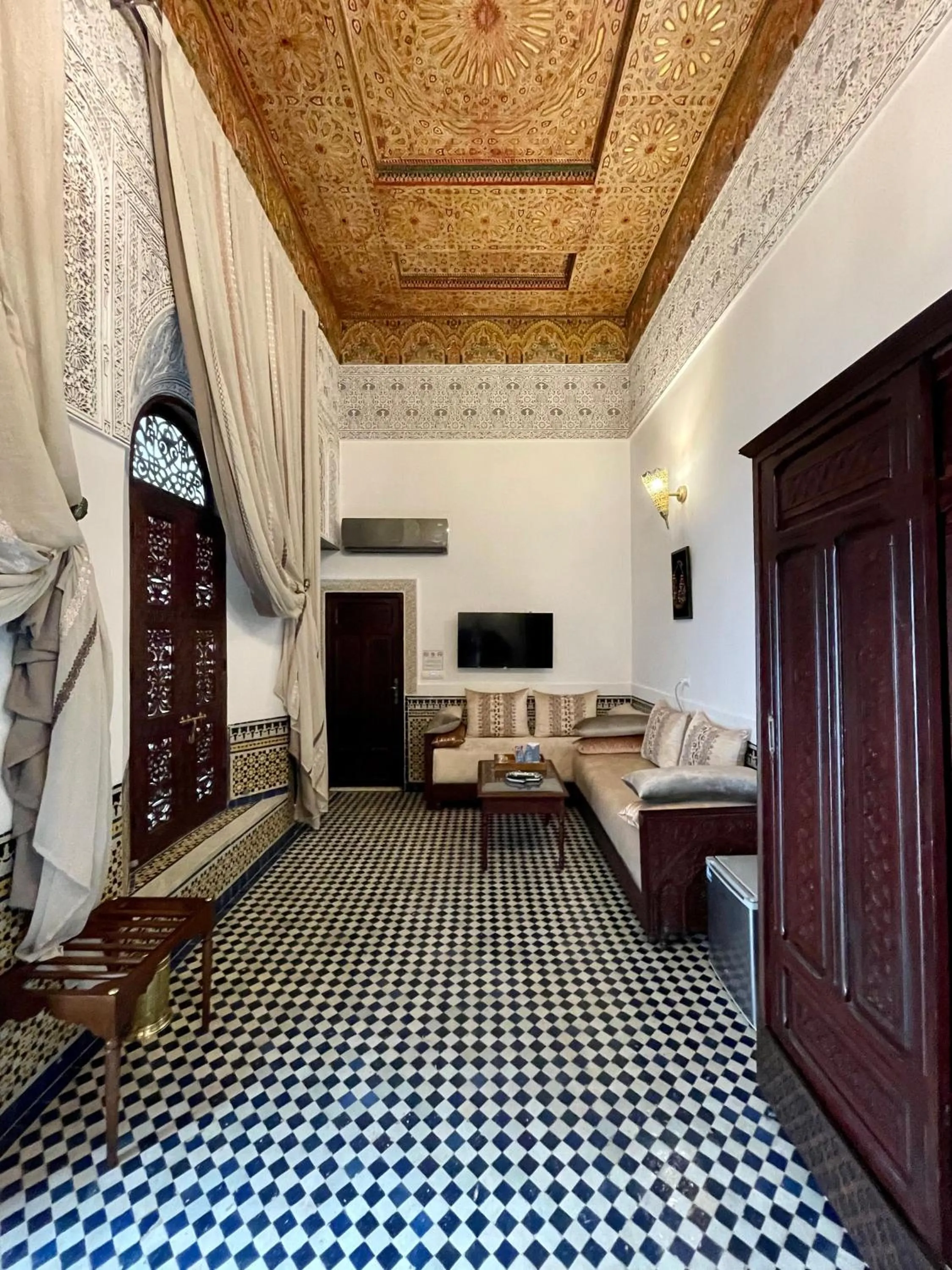 TV and multimedia in Le Grand Alcazar - Riad