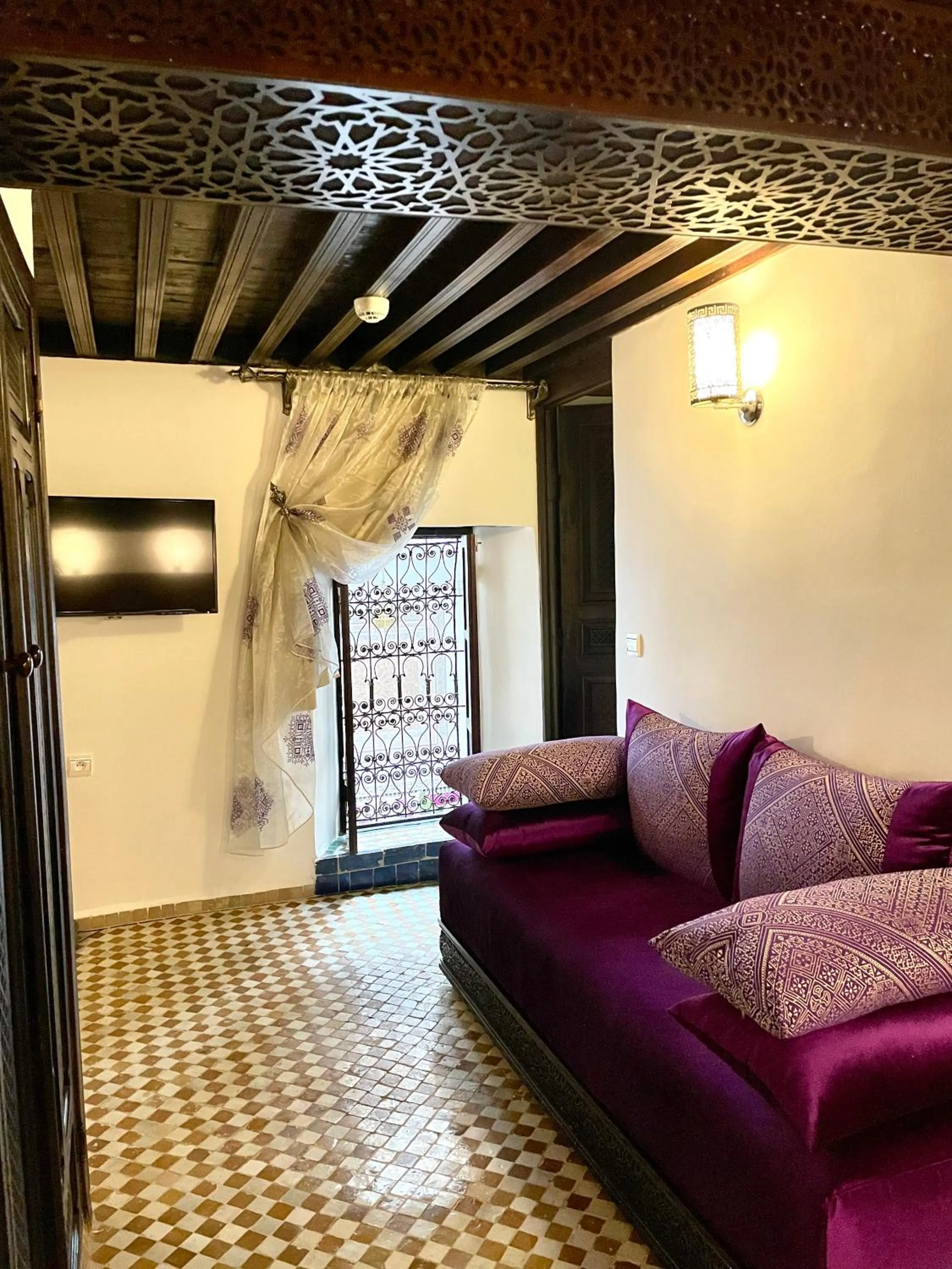 TV and multimedia in Le Grand Alcazar - Riad