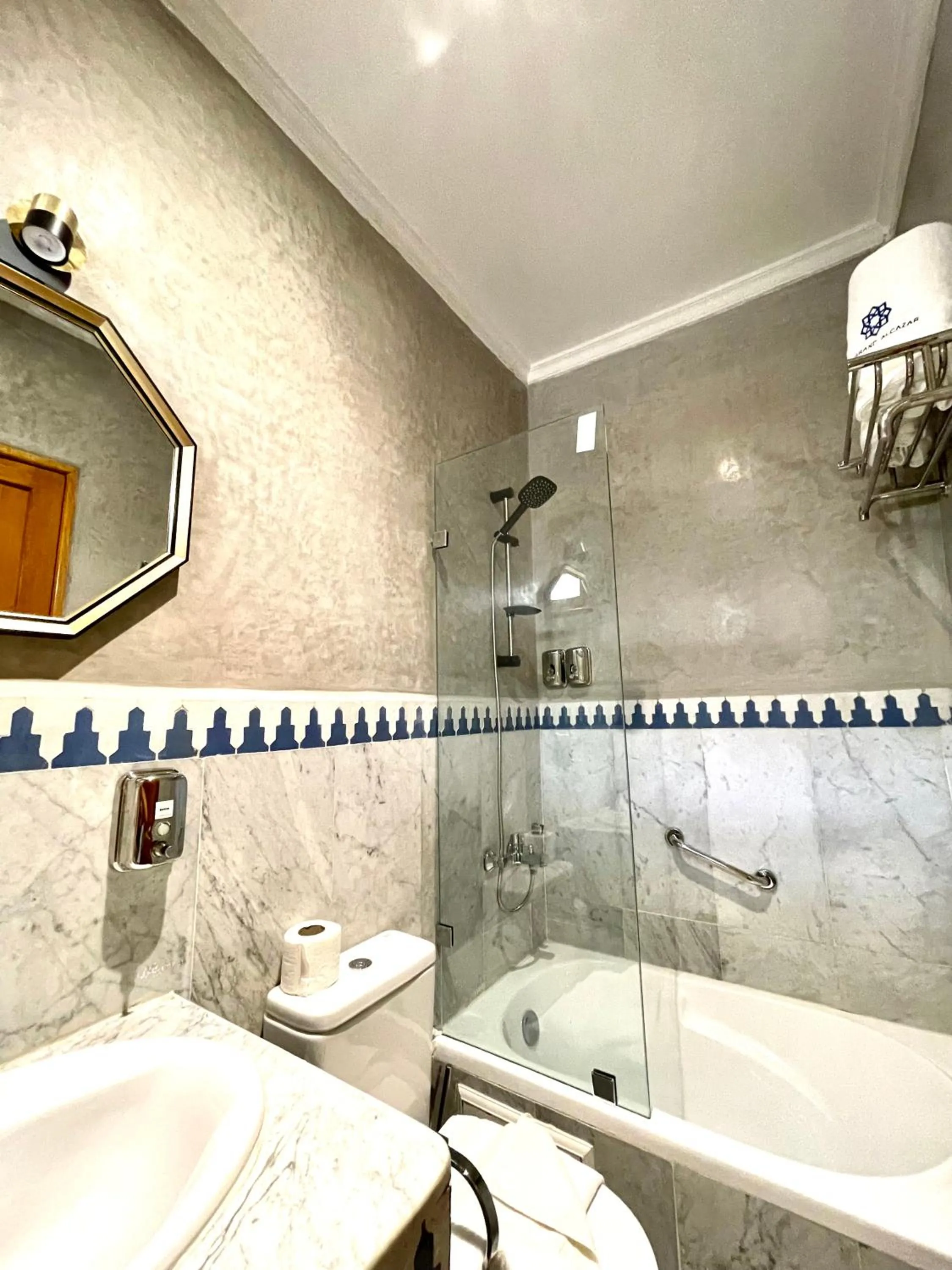 Shower in Le Grand Alcazar - Riad