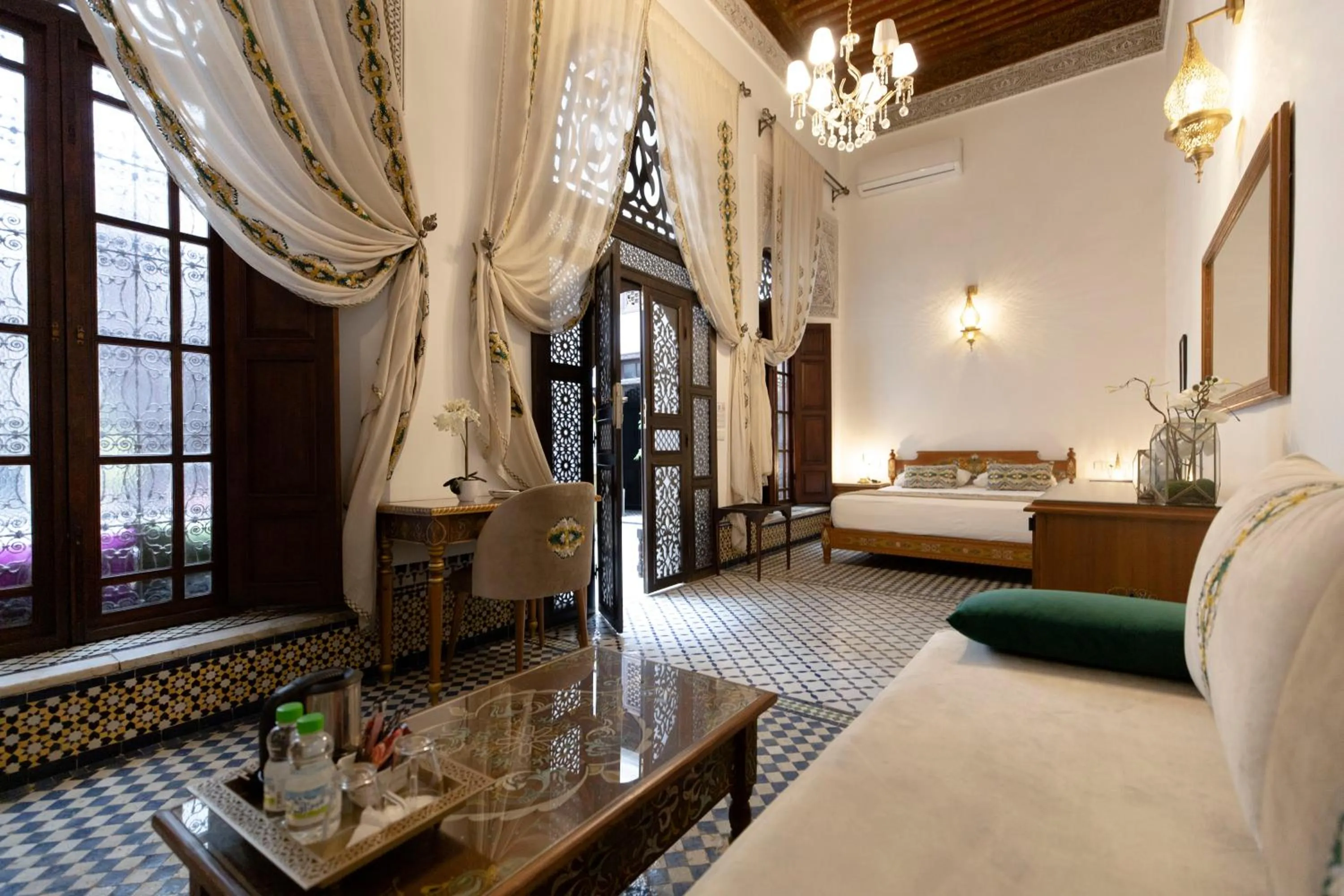 Photo of the whole room, Bed in Le Grand Alcazar - Riad