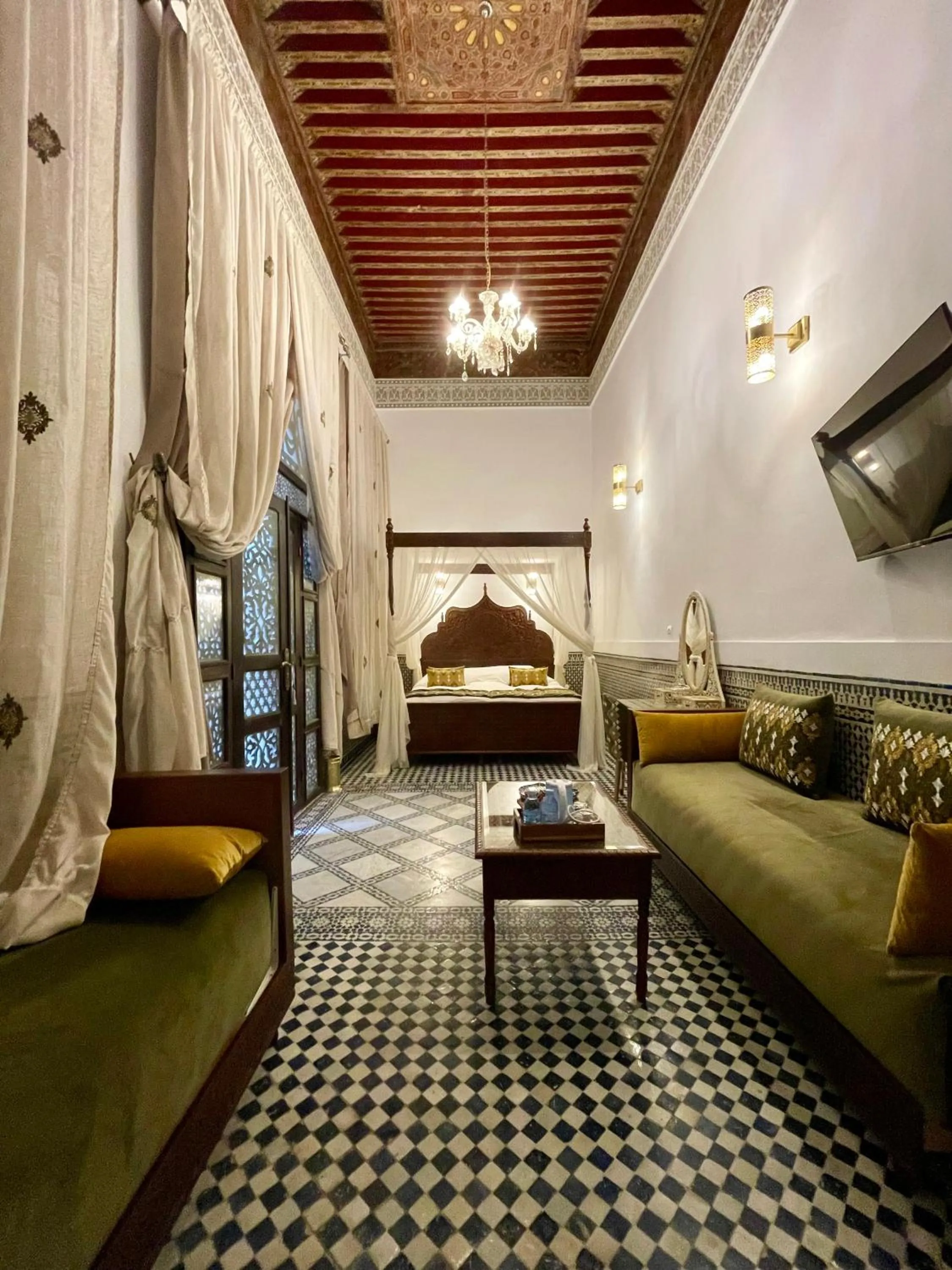Bed in Le Grand Alcazar - Riad