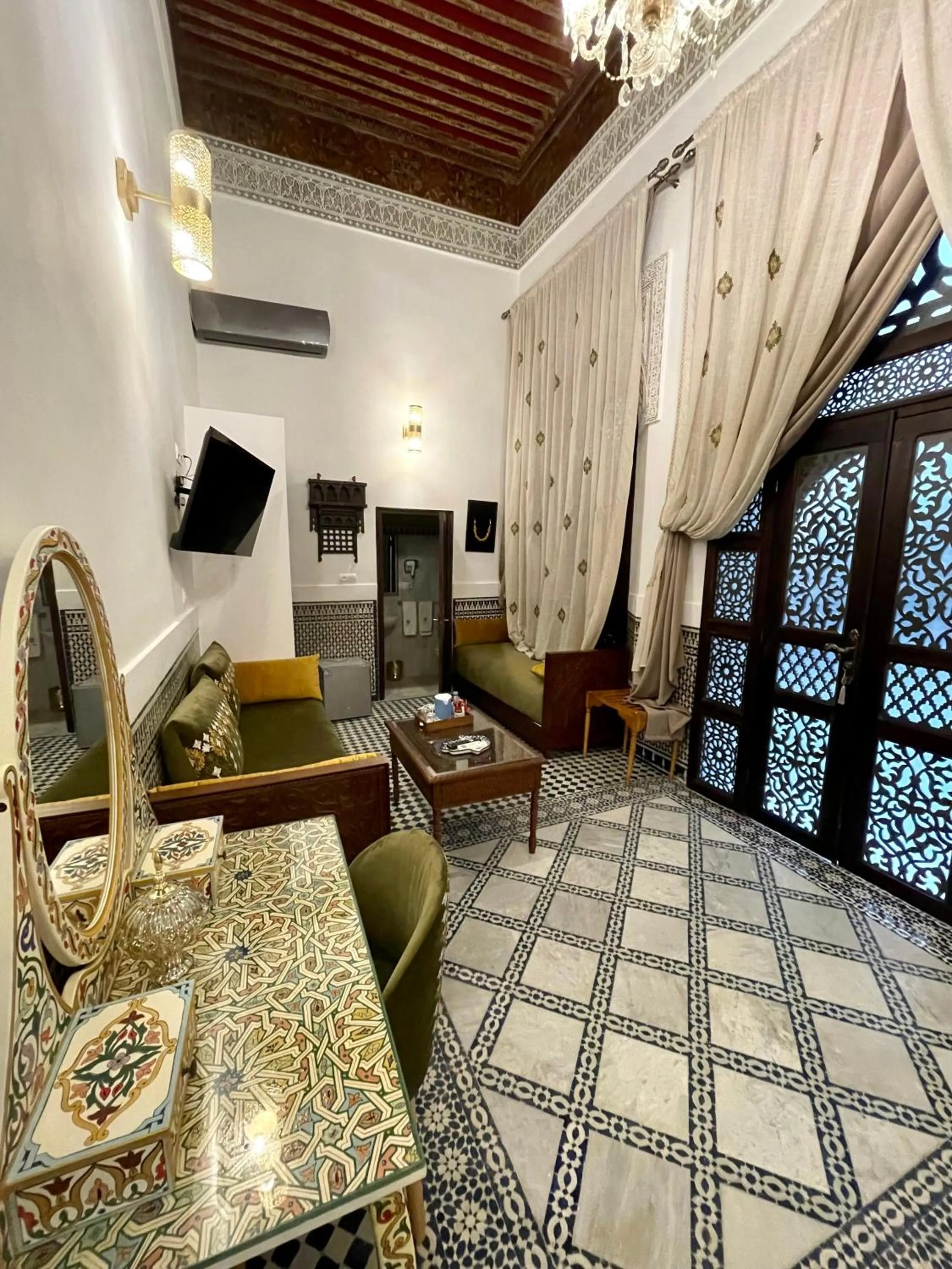 TV and multimedia in Le Grand Alcazar - Riad