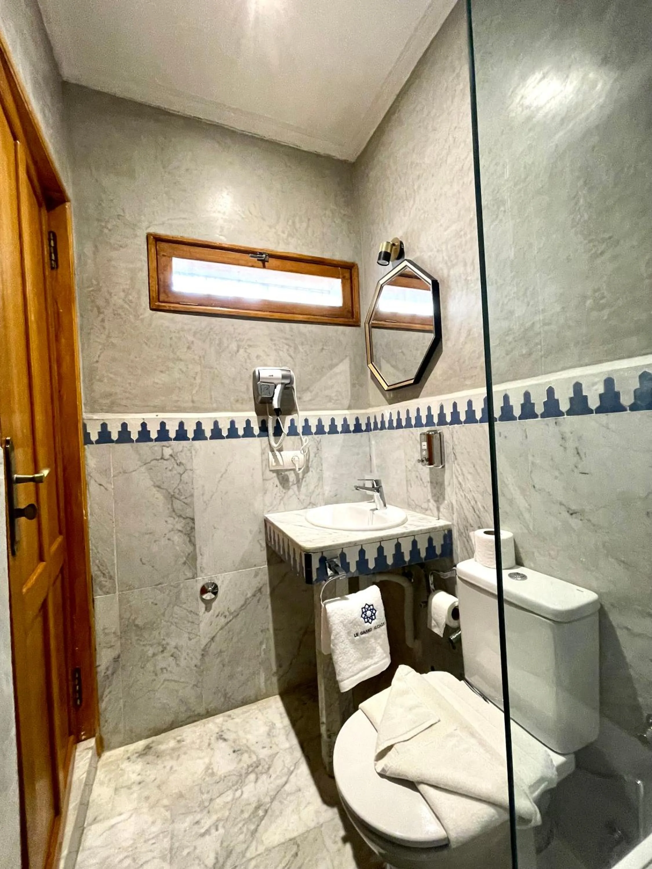 Toilet in Le Grand Alcazar - Riad