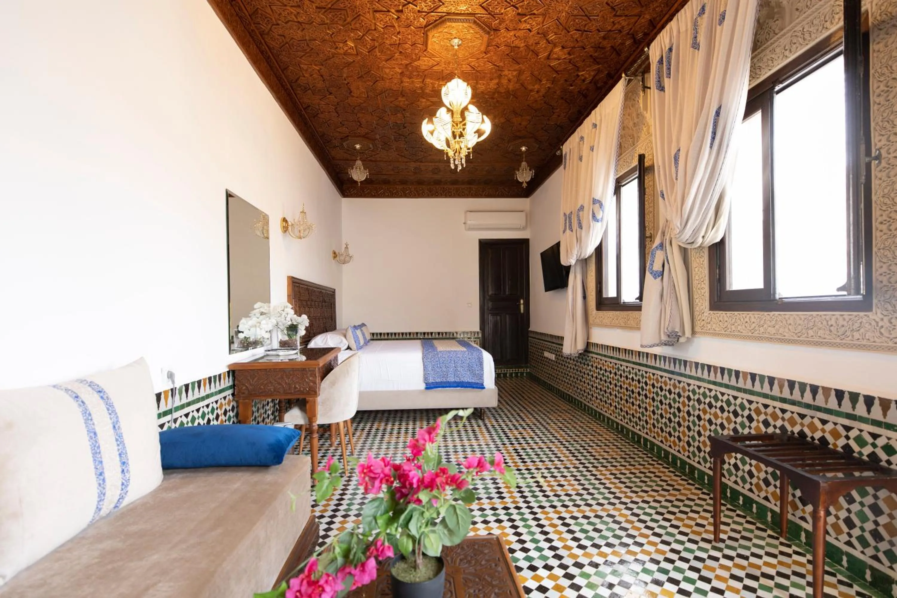 Photo of the whole room, Bed in Le Grand Alcazar - Riad