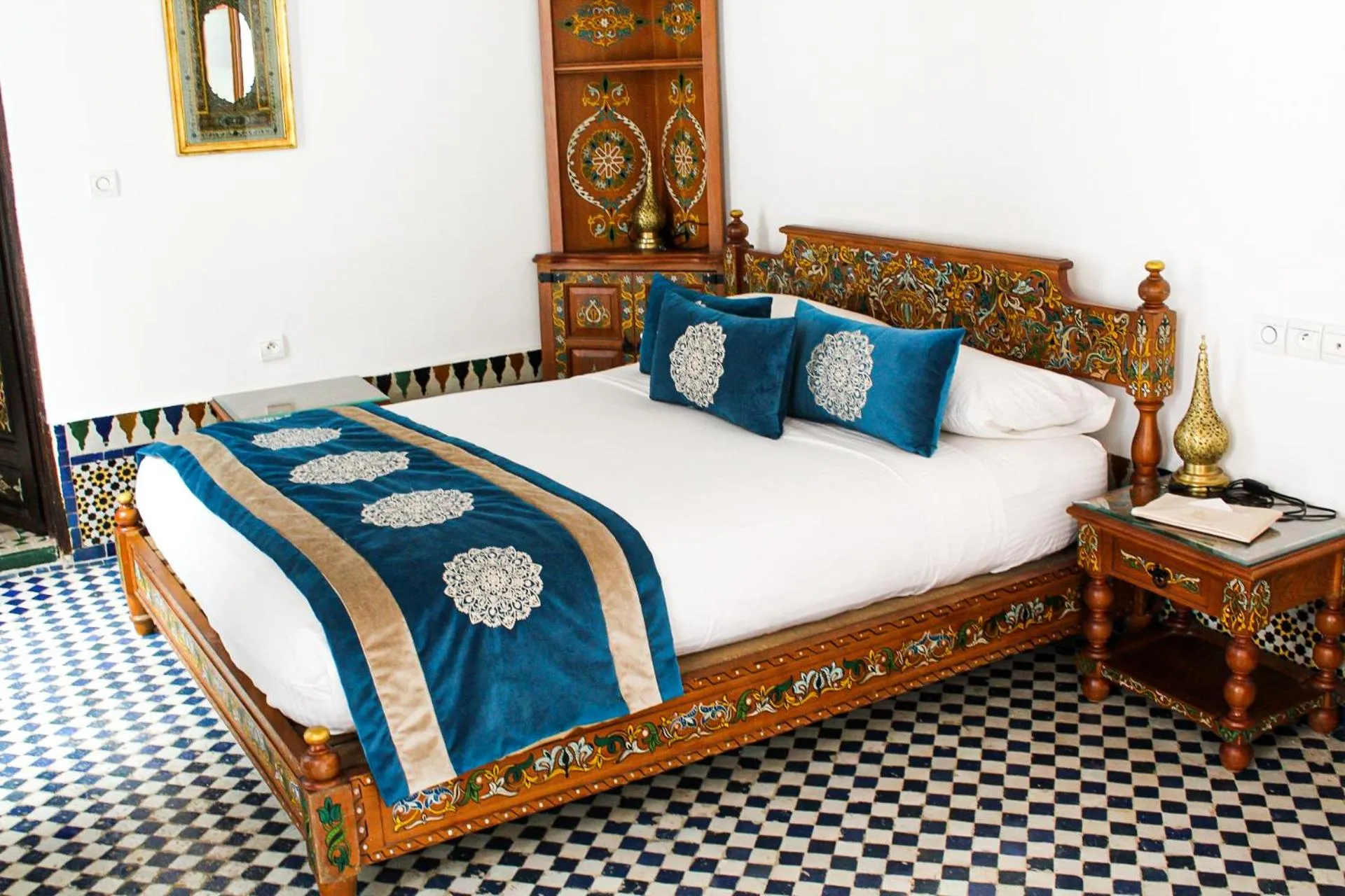 Bed in Le Grand Alcazar - Riad