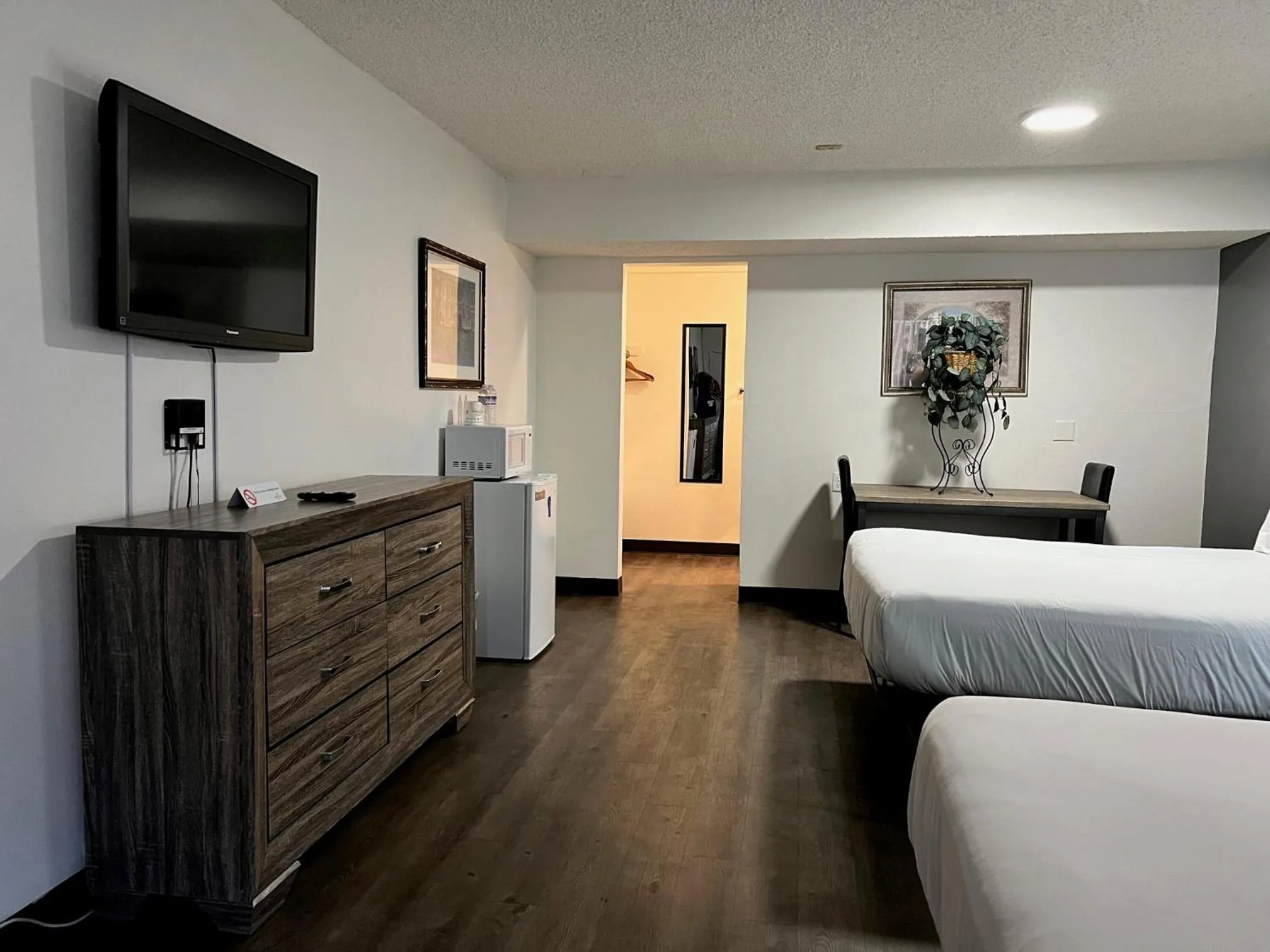 TV/Entertainment Center in Siegel Slots and Suites (No Resort Fees)