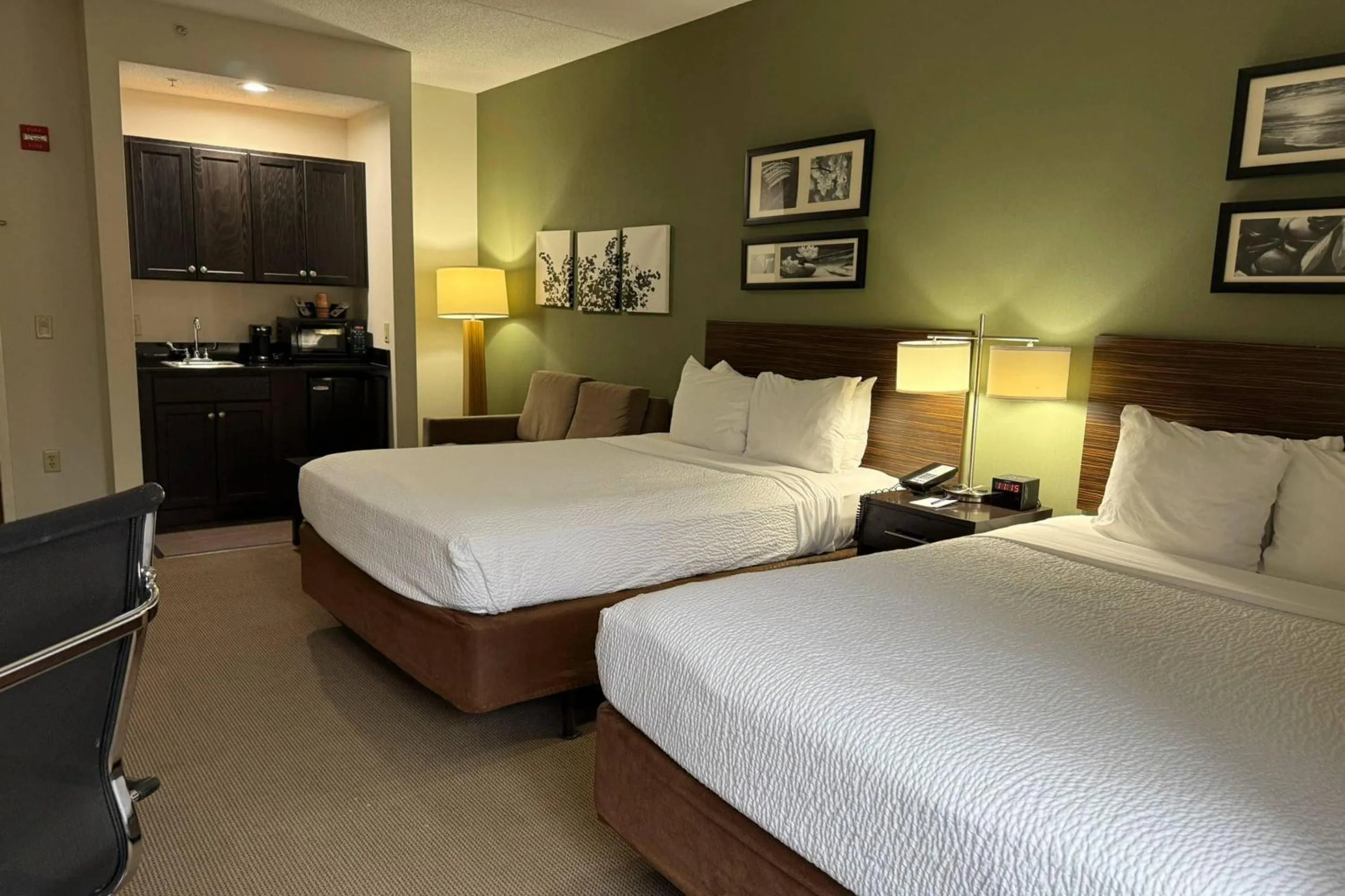 Bedroom, Bed in Sleep Inn & Suites Queensbury - Lake George