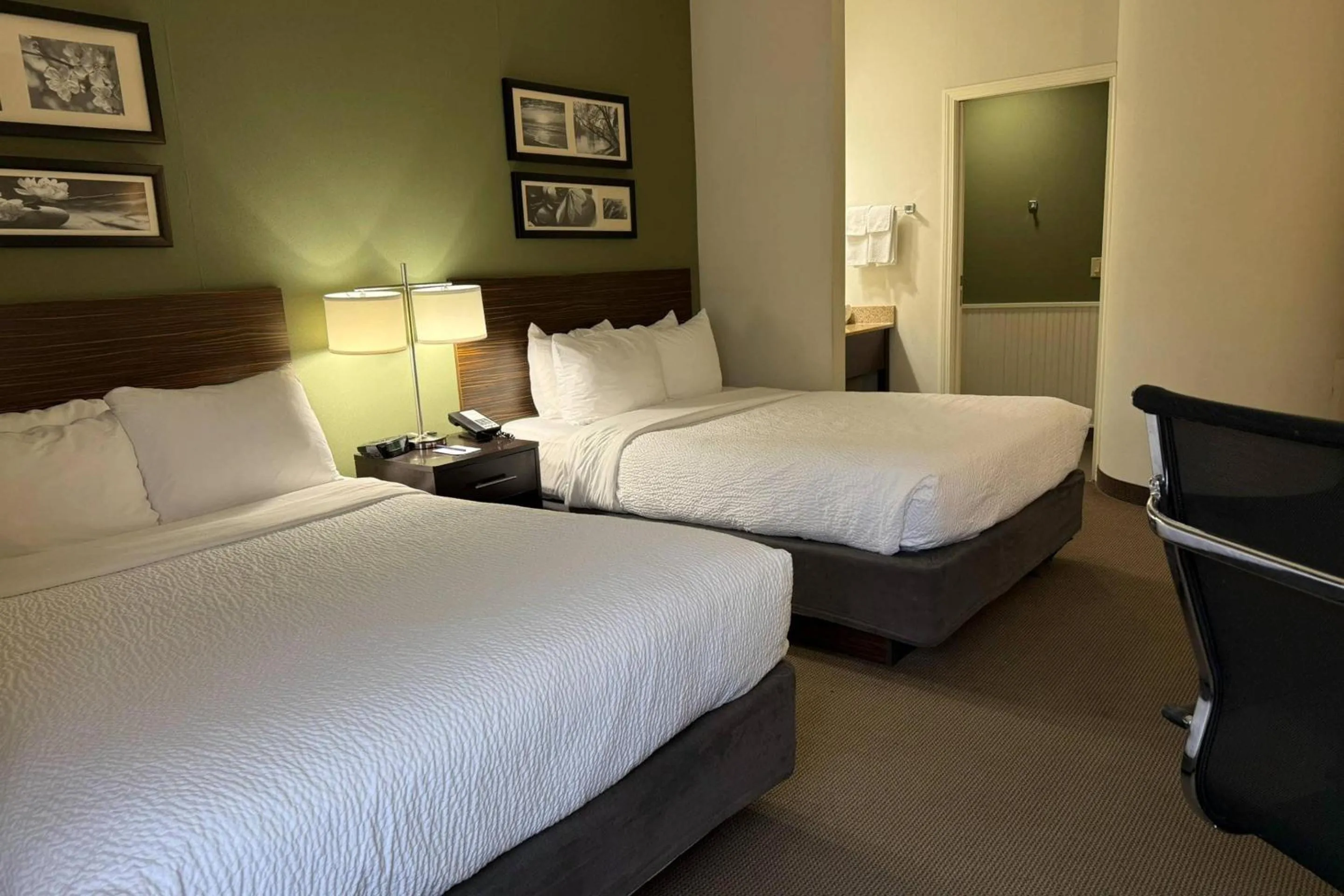 Bedroom, Bed in Sleep Inn & Suites Queensbury - Lake George