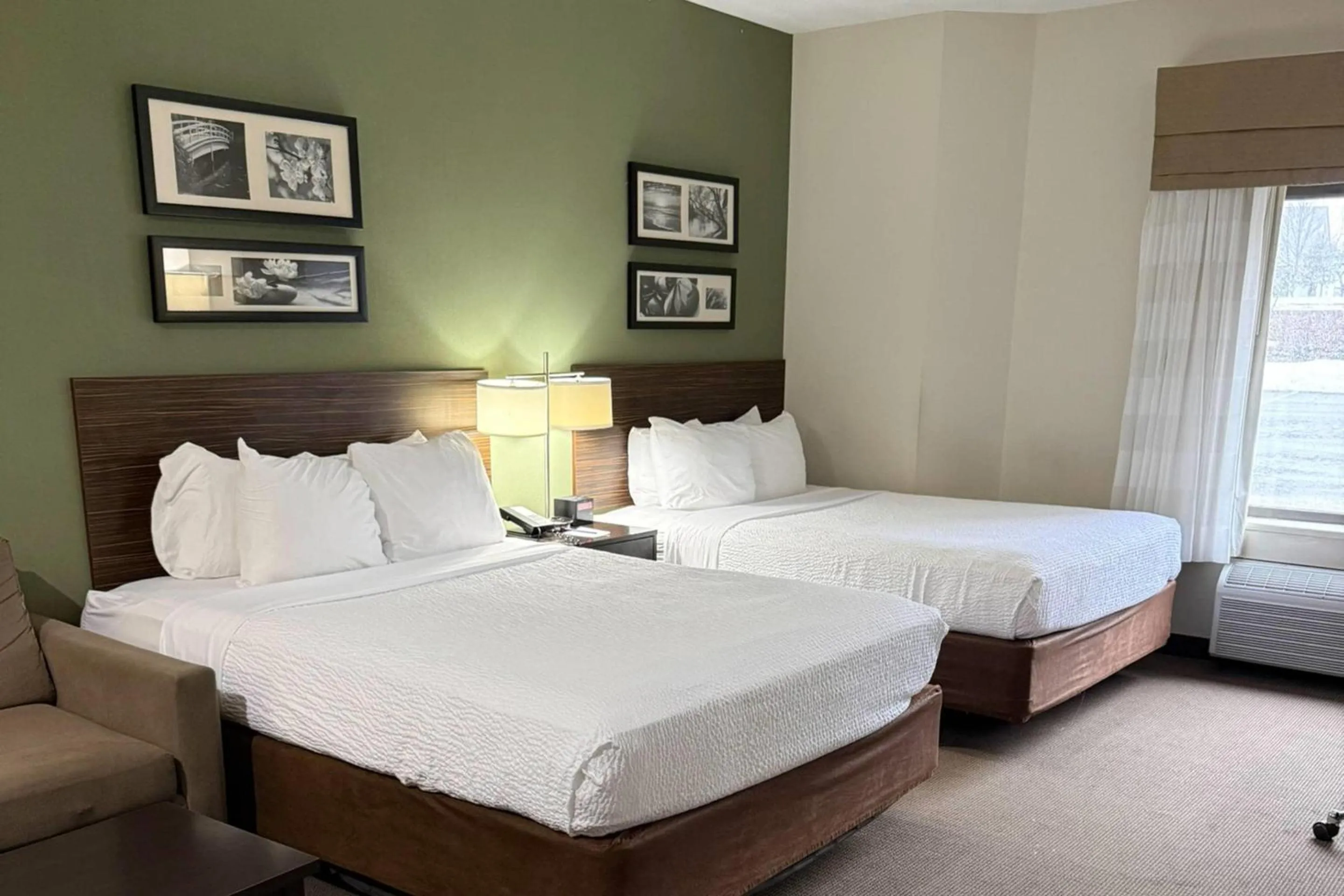 Bedroom, Bed in Sleep Inn & Suites Queensbury - Lake George