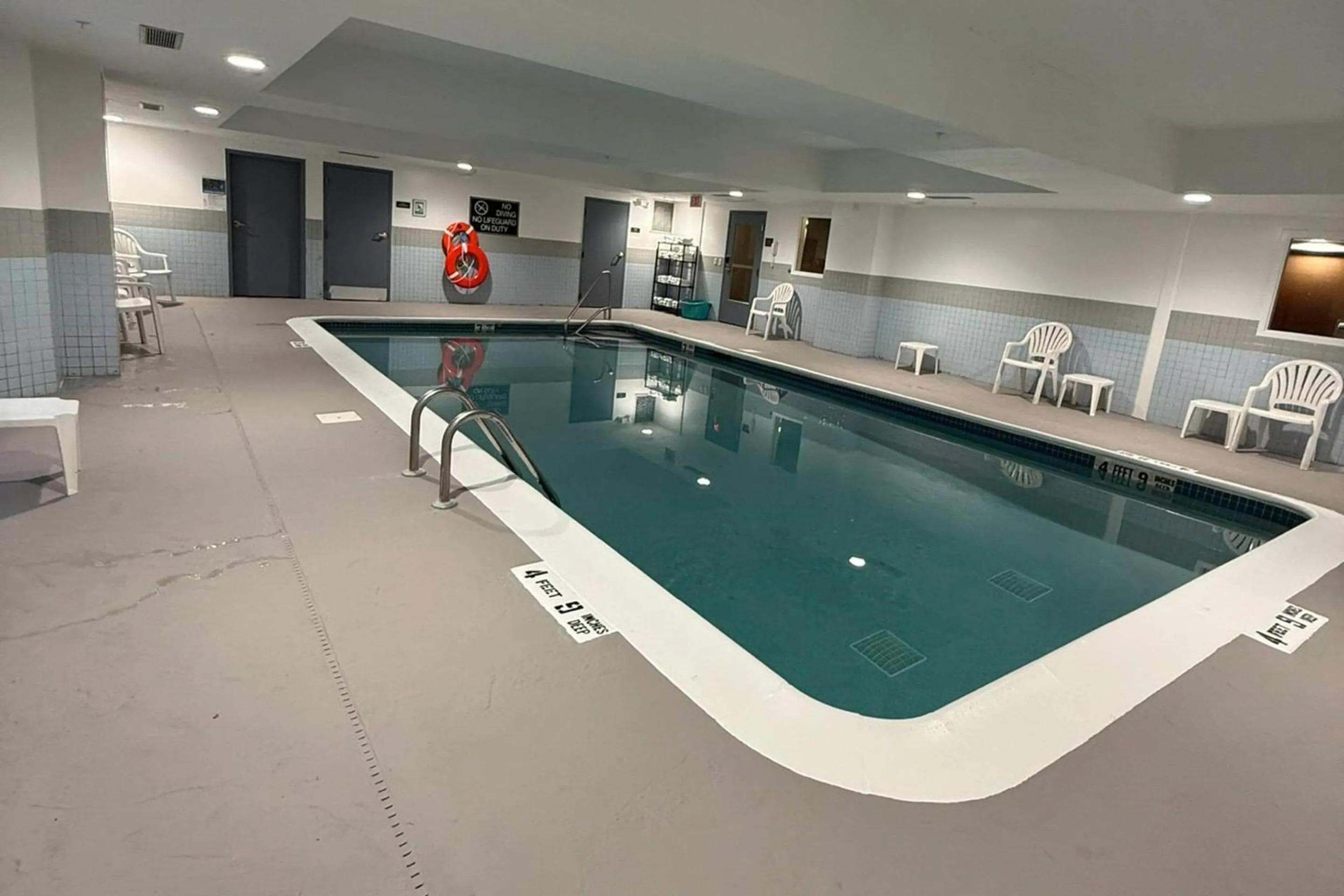 Swimming pool in Sleep Inn & Suites Queensbury - Lake George