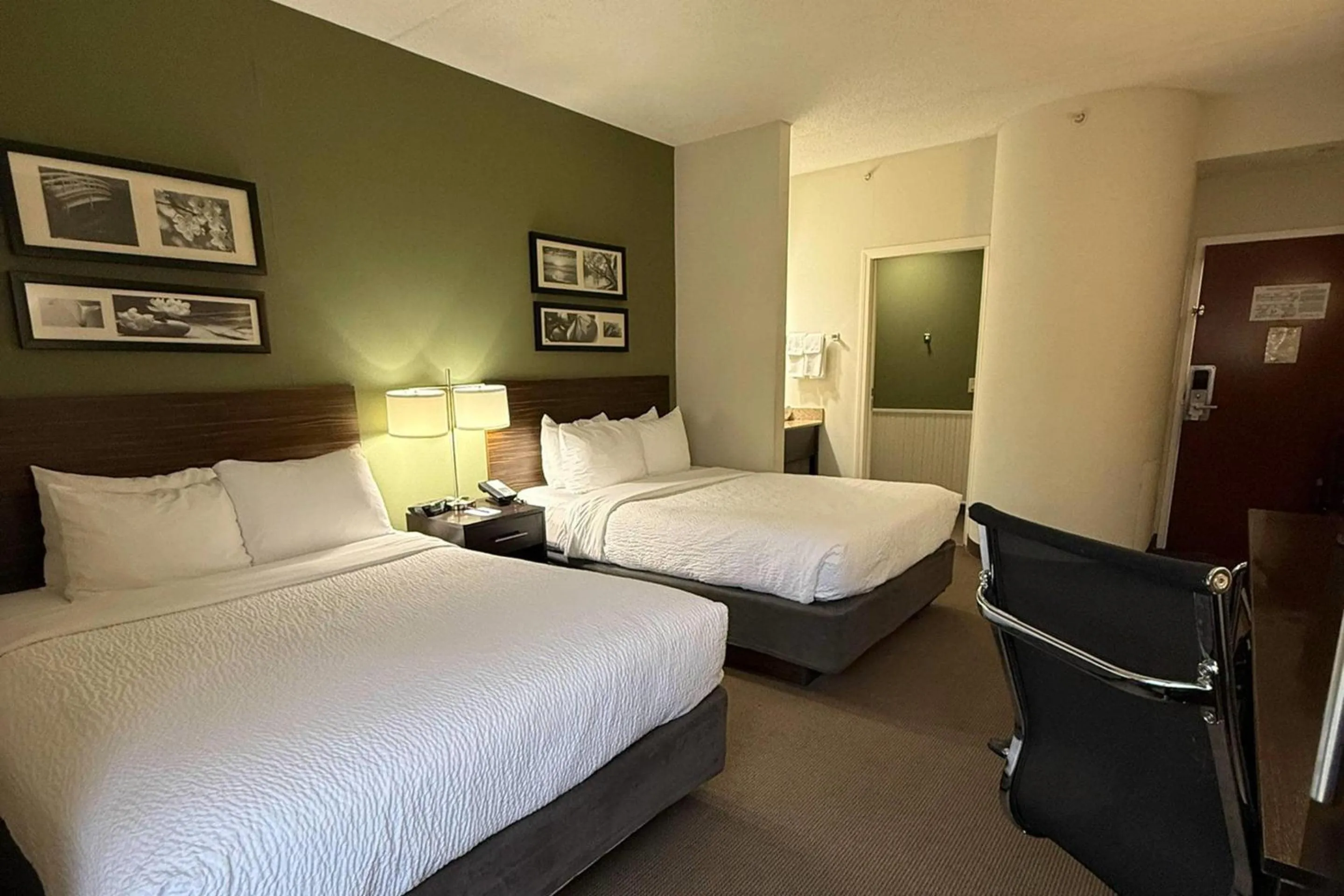 Bedroom, Bed in Sleep Inn & Suites Queensbury - Lake George