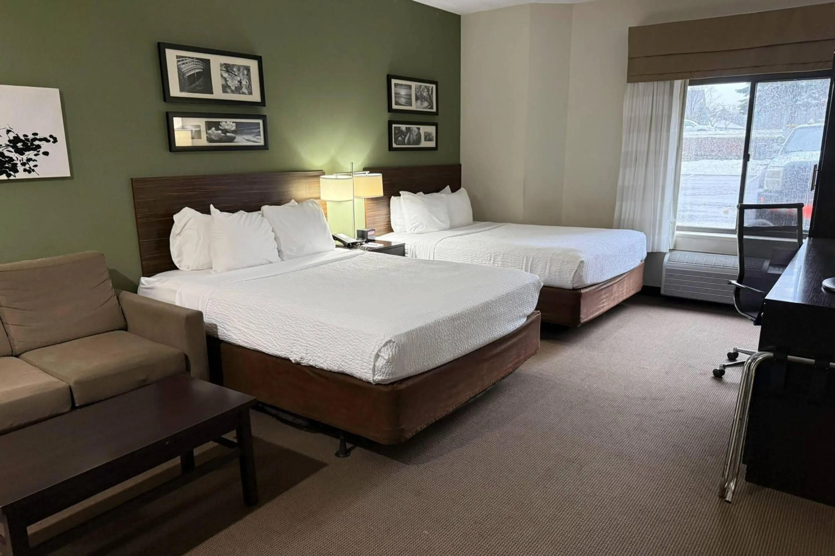 Bedroom, Bed in Sleep Inn & Suites Queensbury - Lake George