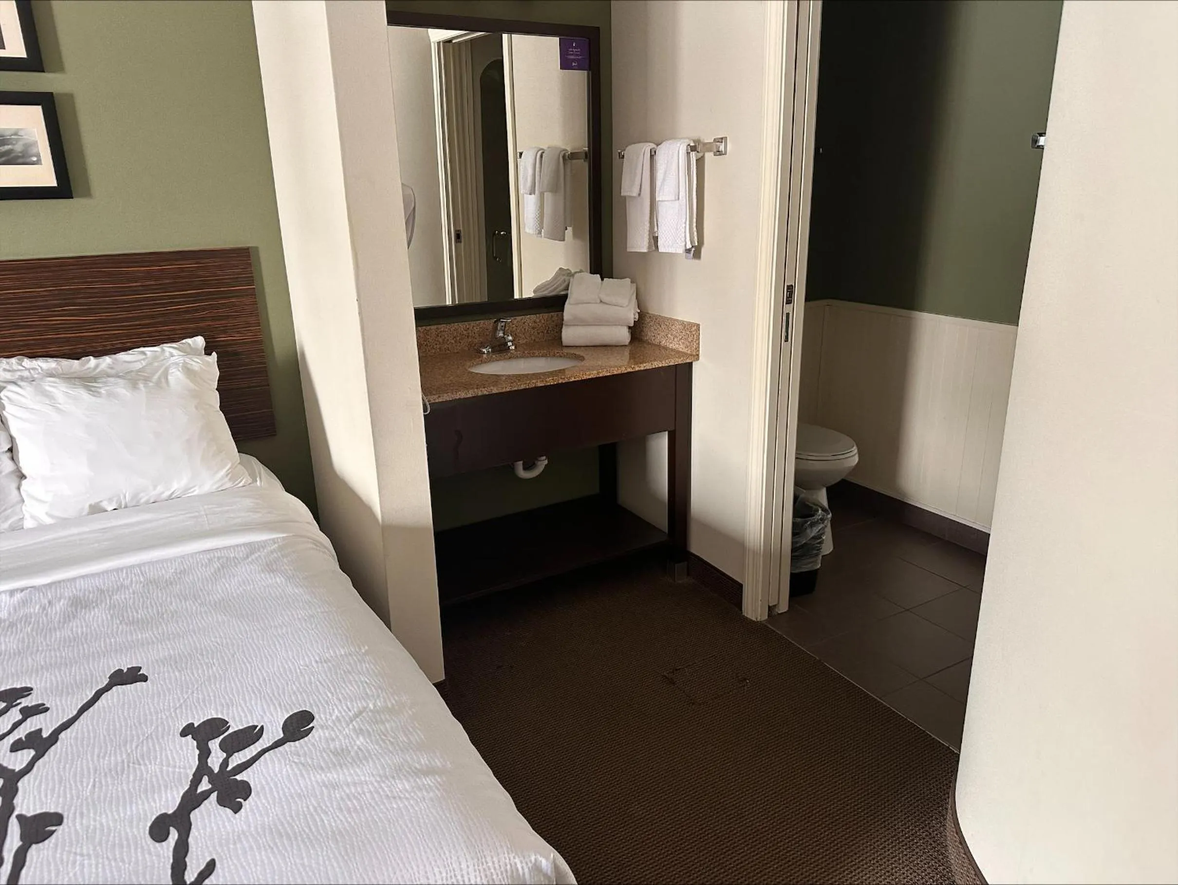 towels, Bed in Sleep Inn & Suites Queensbury - Lake George