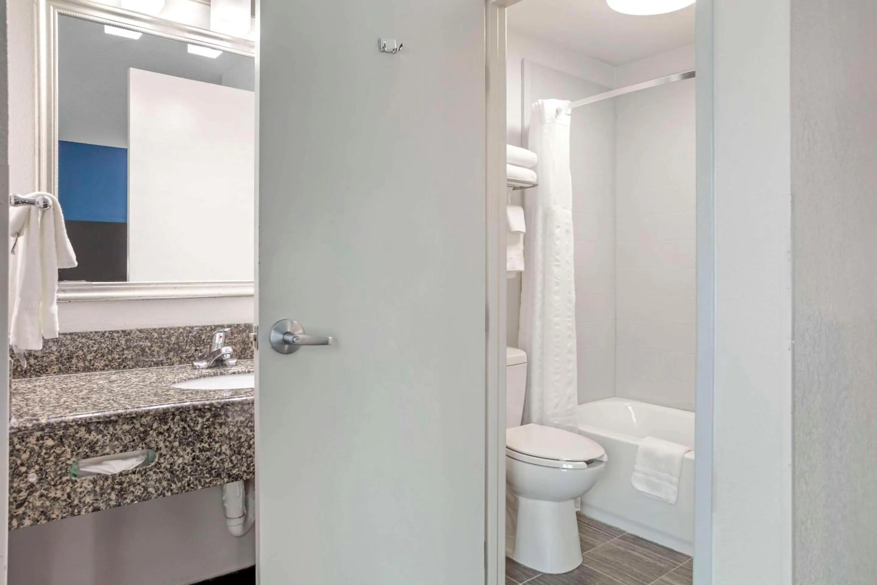 Bedroom in Comfort Suites Nashville Airport - BNA