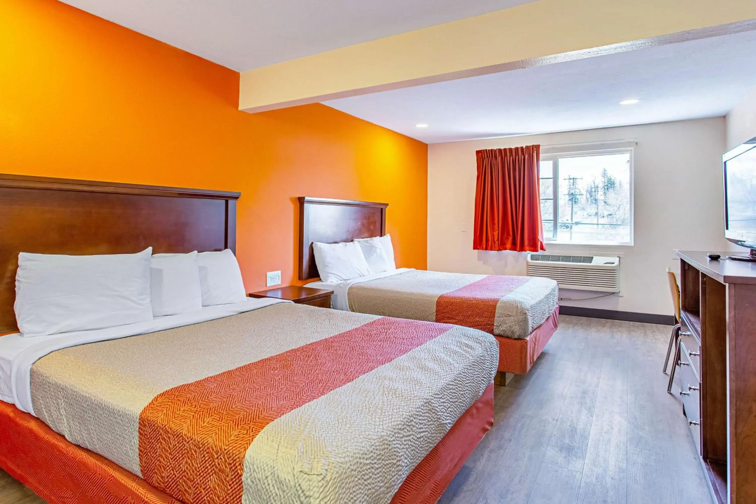 Deluxe Queen Room - Non-Smoking in Motel 6 Pendleton, OR - West Deluxe Queen Room - Non-Smoking in Motel 6 Pendleton, OR - West