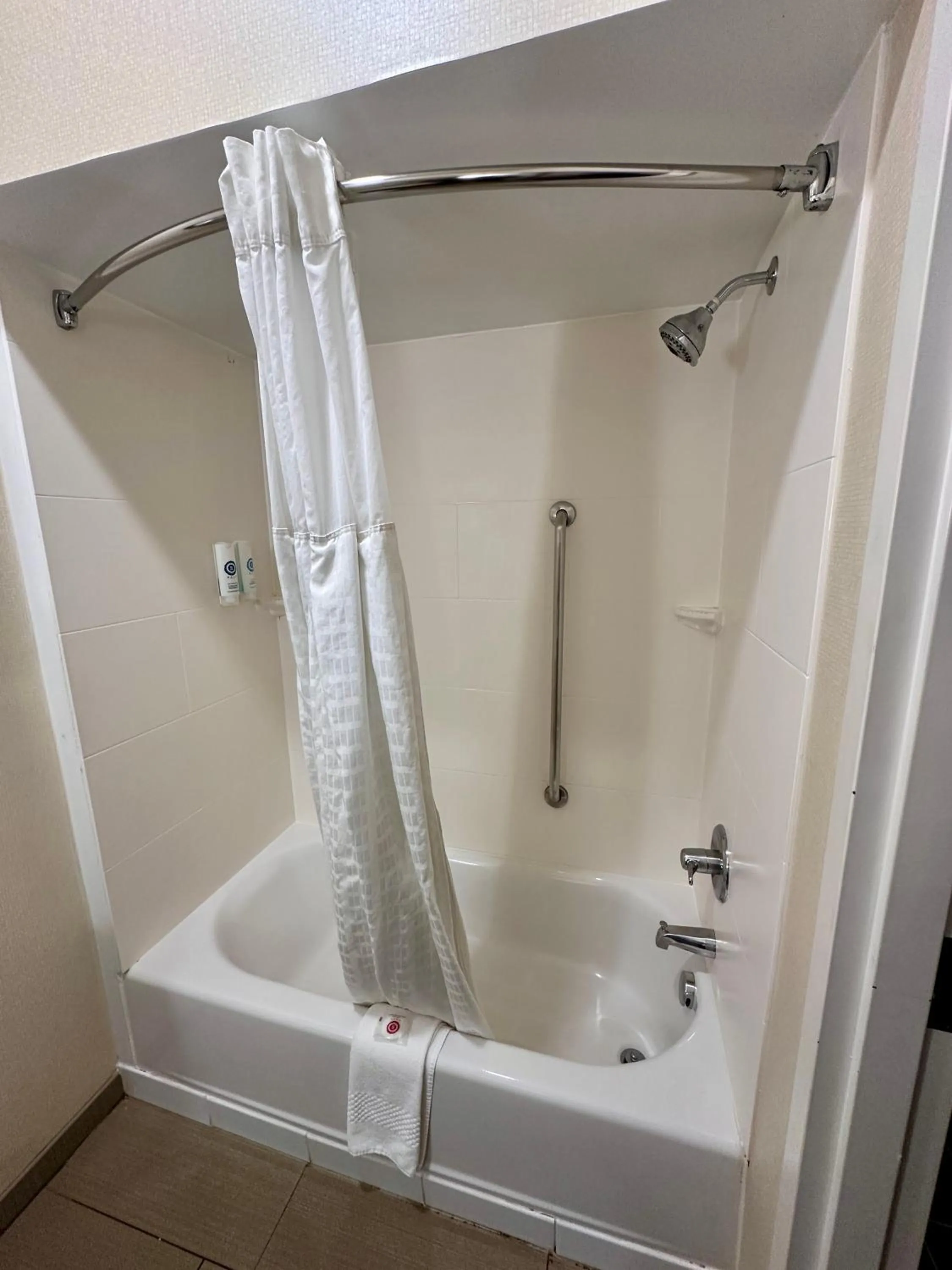 Bath in Comfort Suites Raleigh Walnut Creek