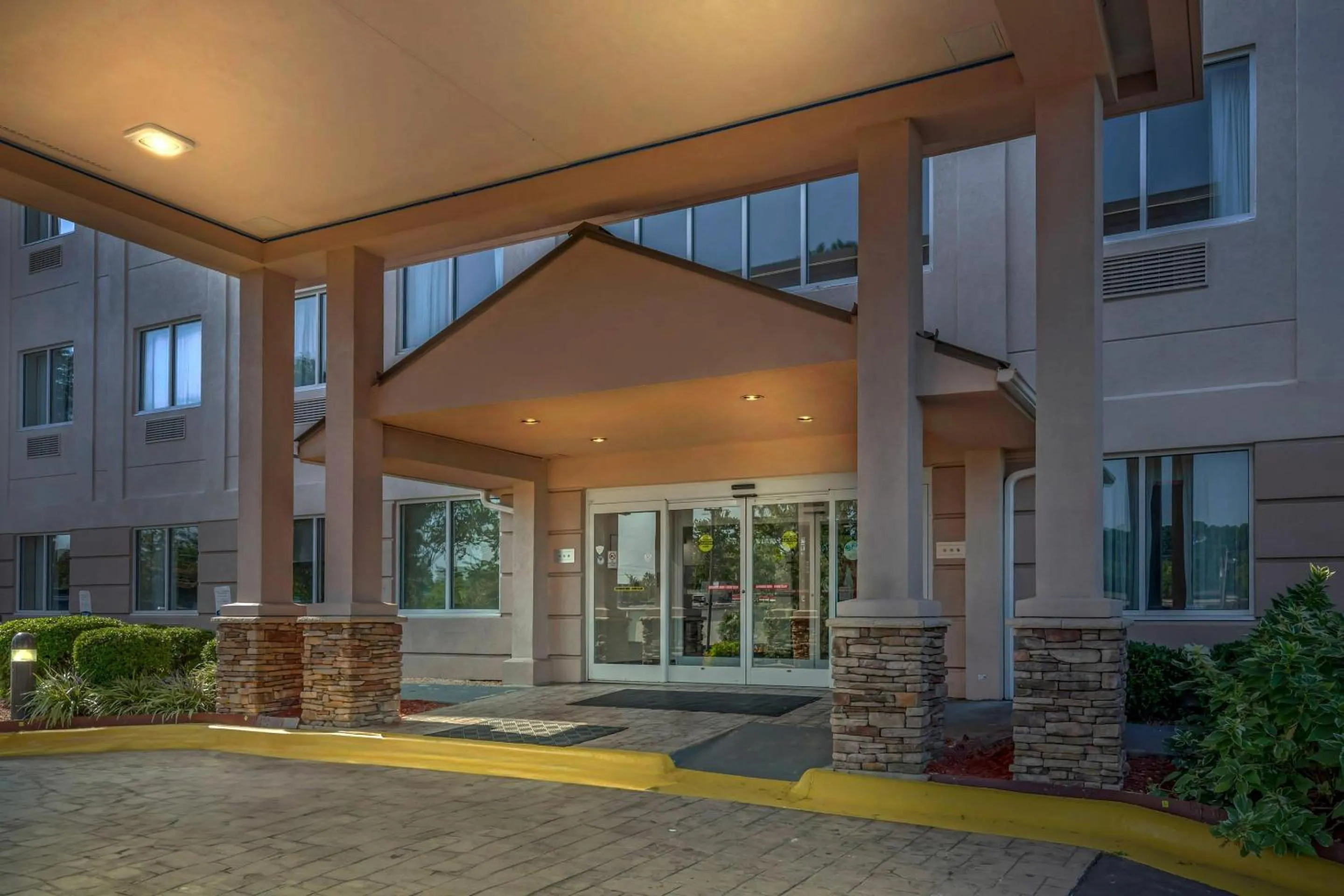 Property building in Comfort Suites Raleigh Walnut Creek