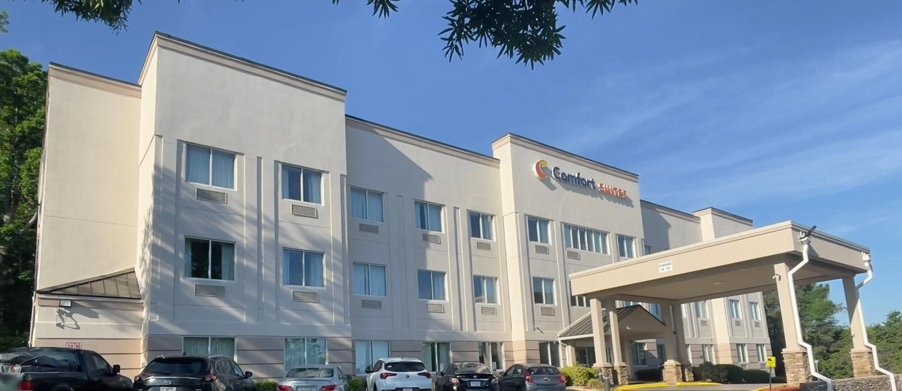 Property building in Comfort Suites Raleigh Walnut Creek