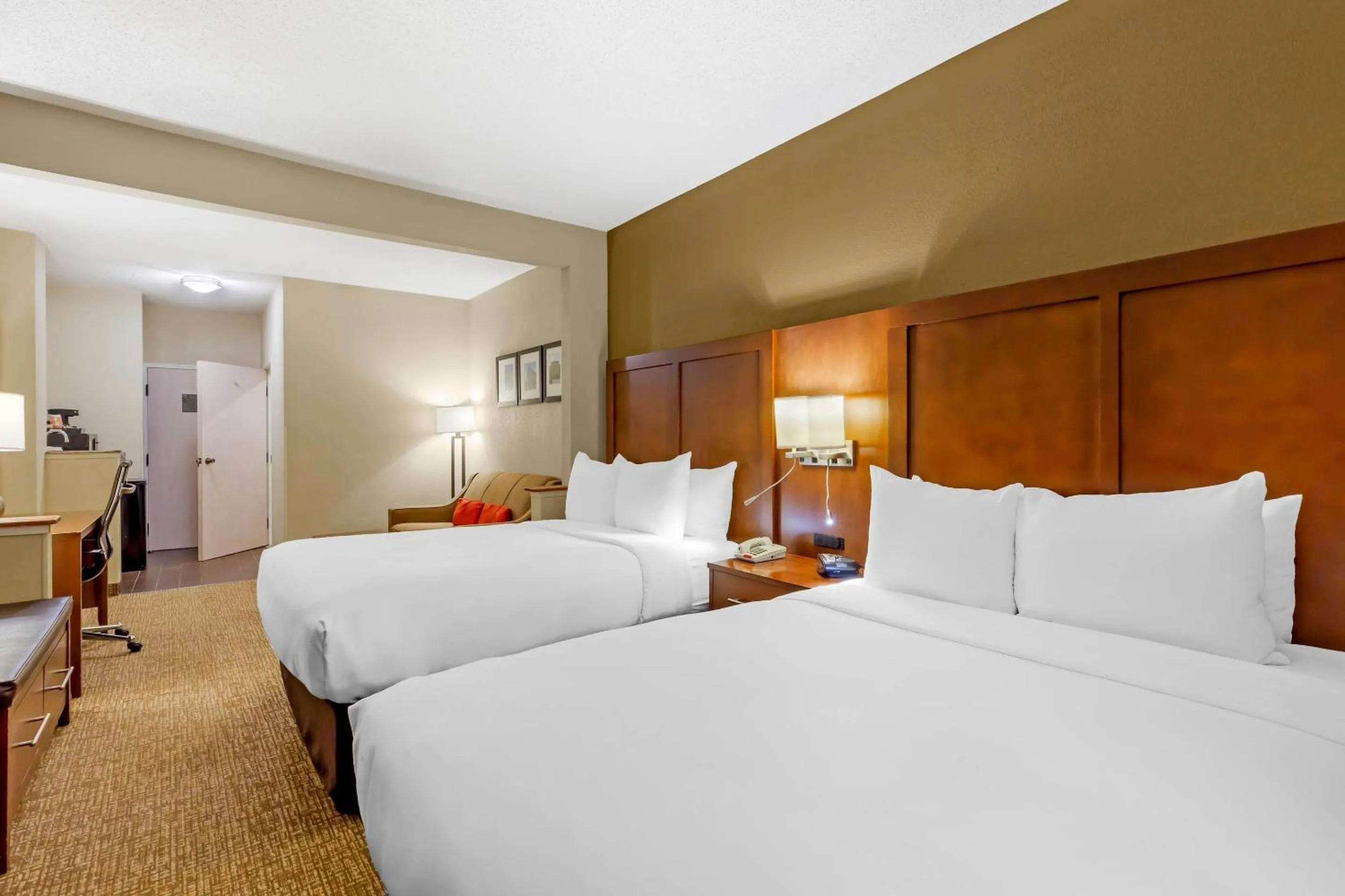 Bedroom, Bed in Comfort Suites Raleigh Walnut Creek