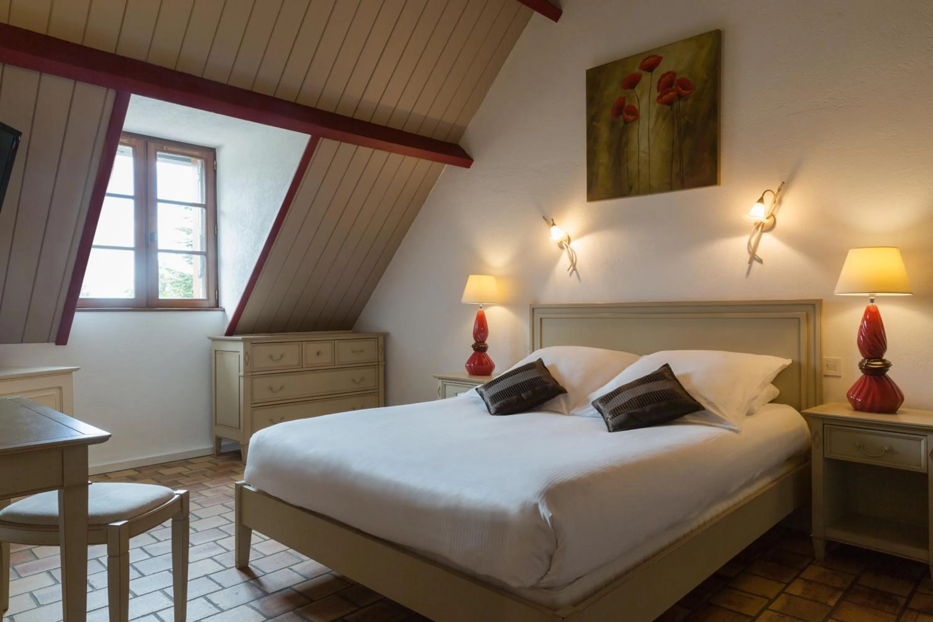 Bed in L'Orée des Chênes, The Originals Relais