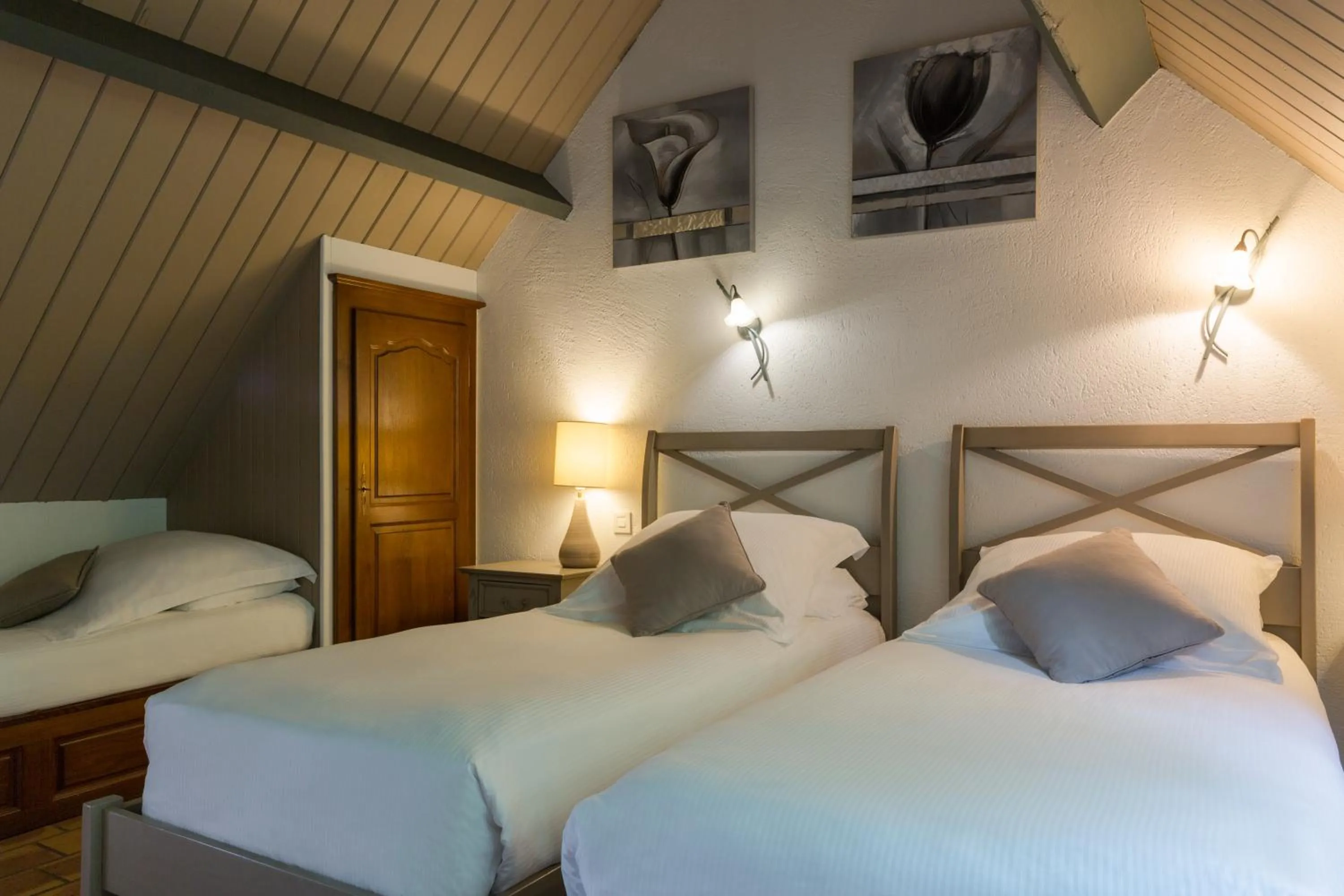 Bed in L'Orée des Chênes, The Originals Relais