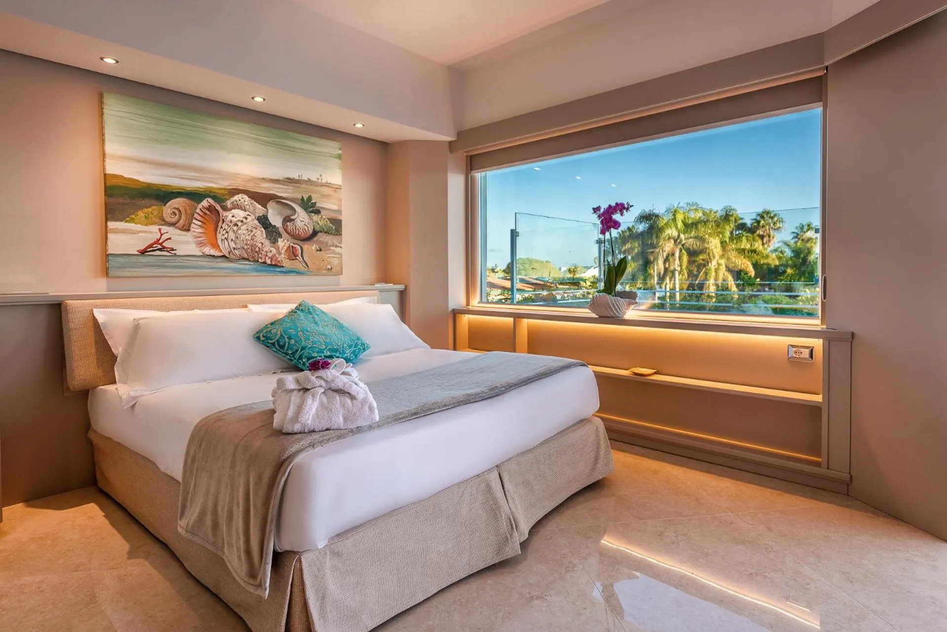 Sea view, Bed in Acacia Palace