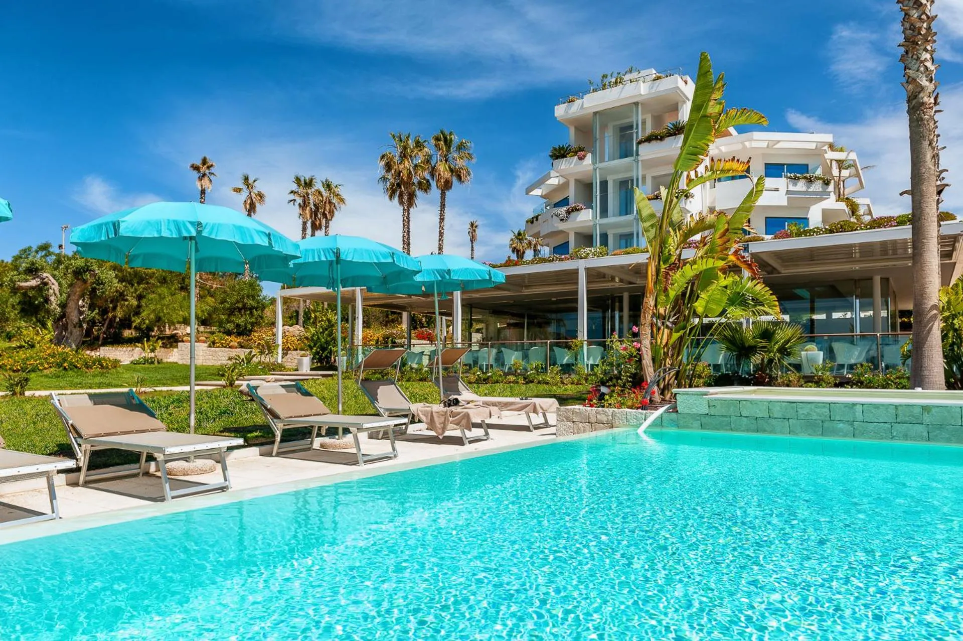 Swimming pool in Acacia Palace