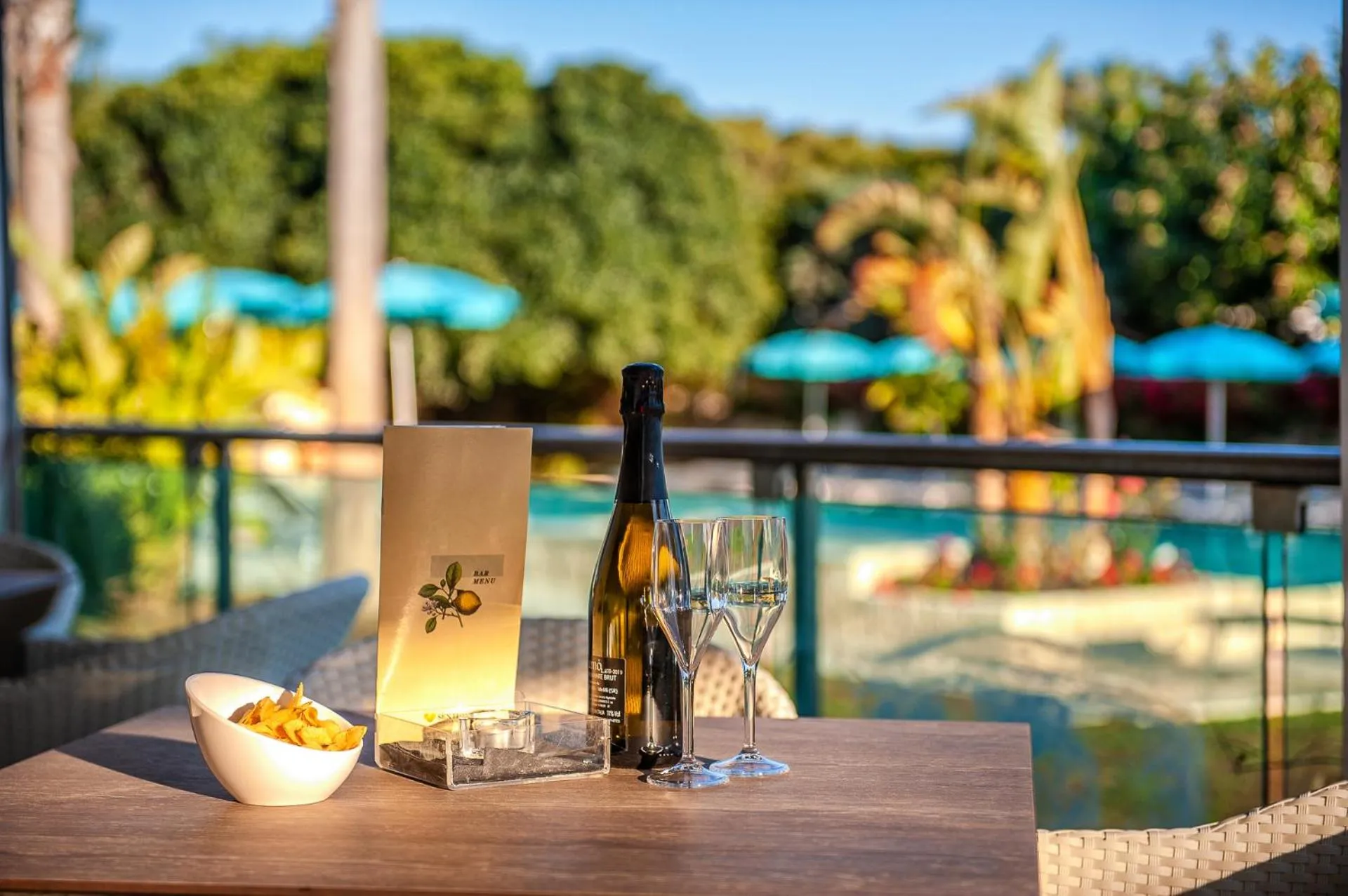 Restaurant/places to eat in Acacia Palace