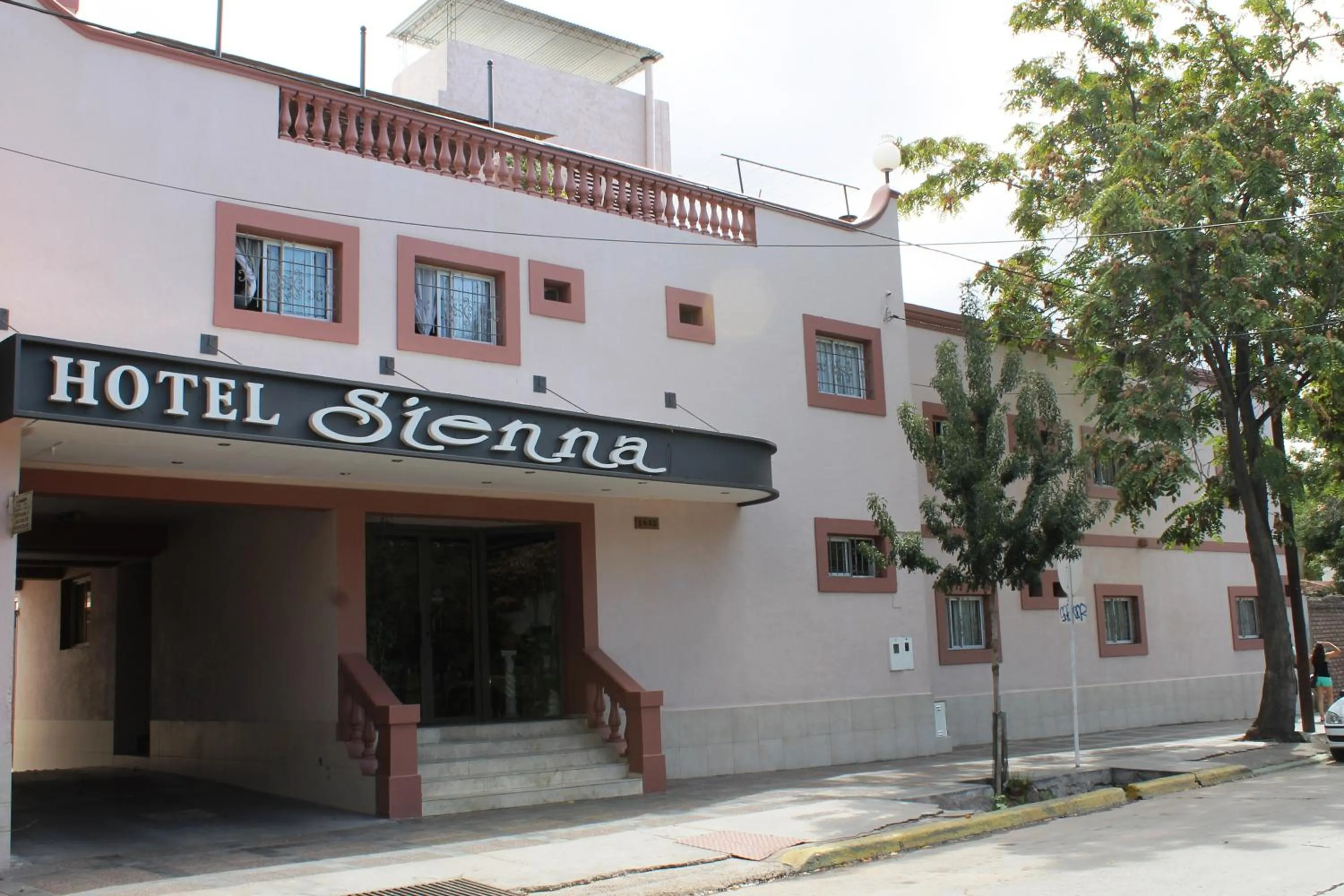 Facade/entrance in Hotel Sienna