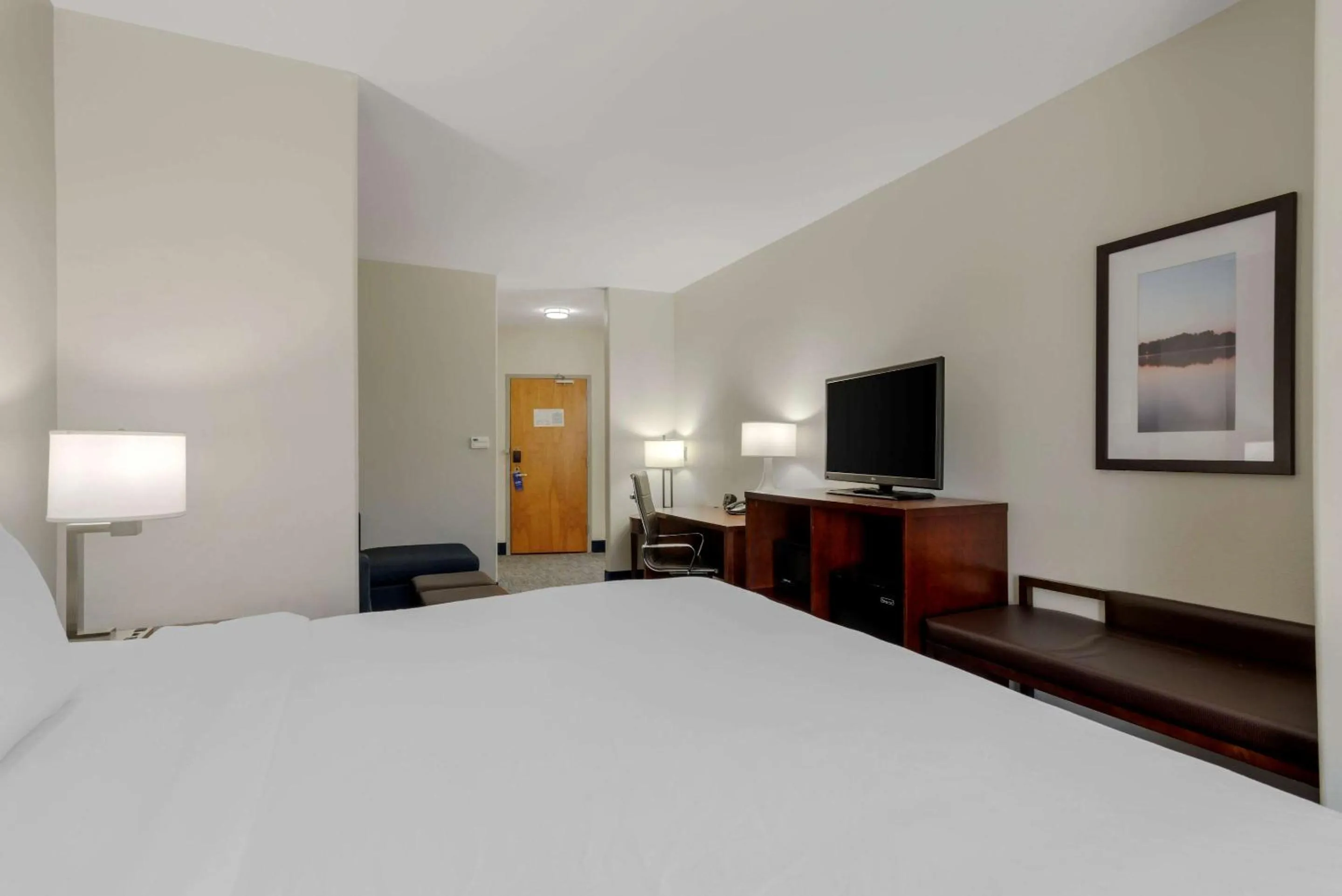 Bedroom, Bed in Comfort Suites Stockbridge Atlanta South