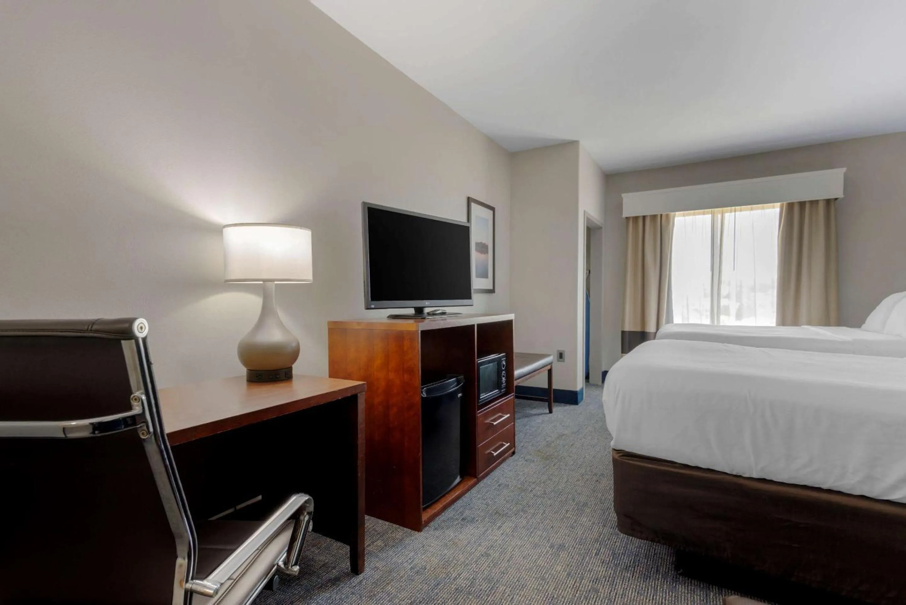 Bedroom, Bed in Comfort Suites Stockbridge Atlanta South